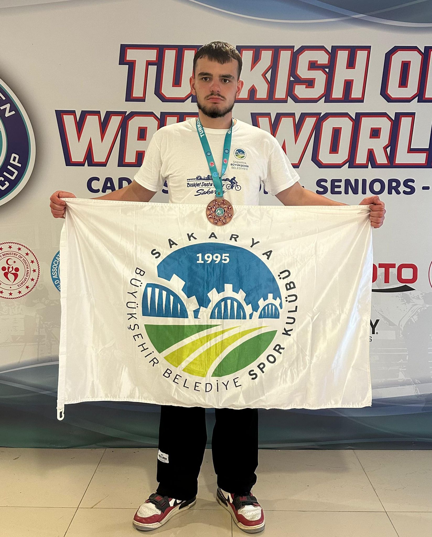 Büyükşehir sporcuları madalya kürsüsünü boş bırakmıyor