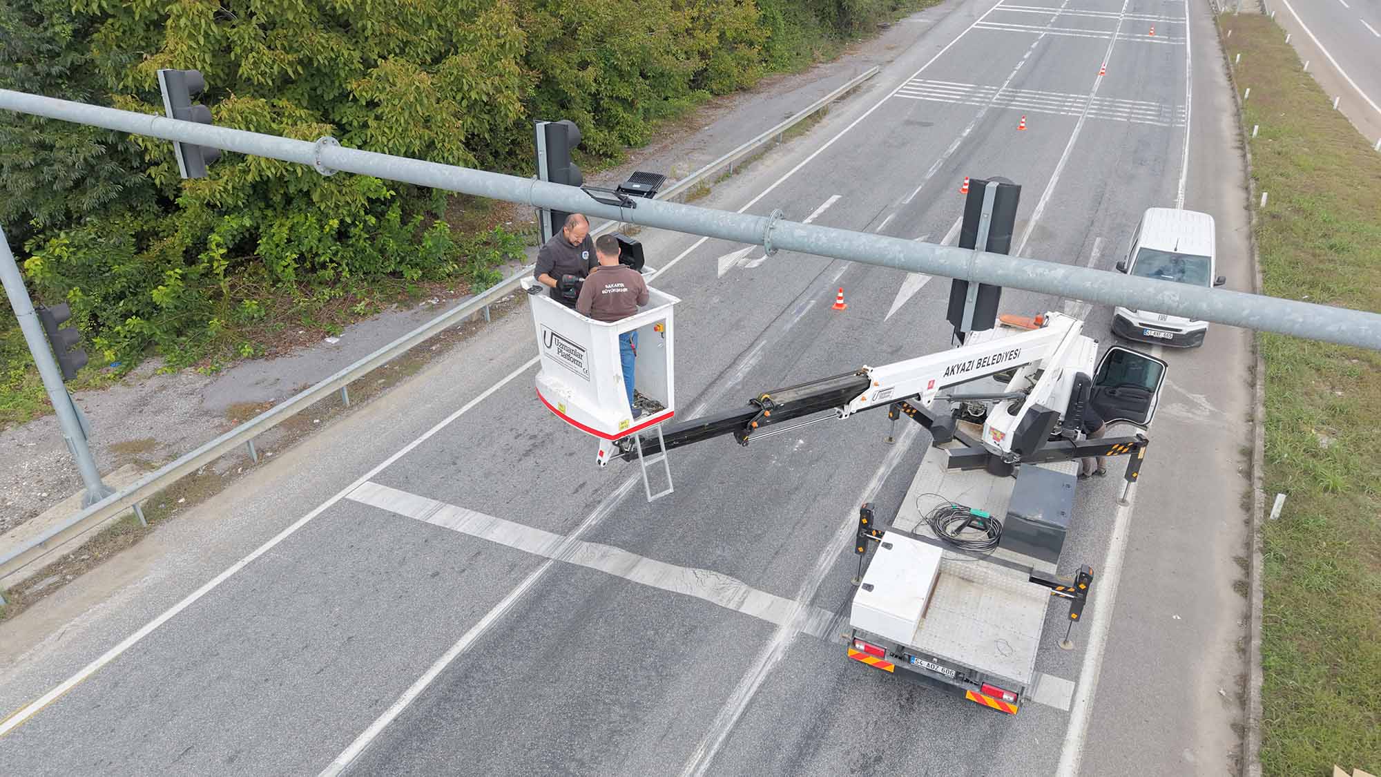 Şehirdeki karanlık kavşaklara Büyükşehir dokunuşu