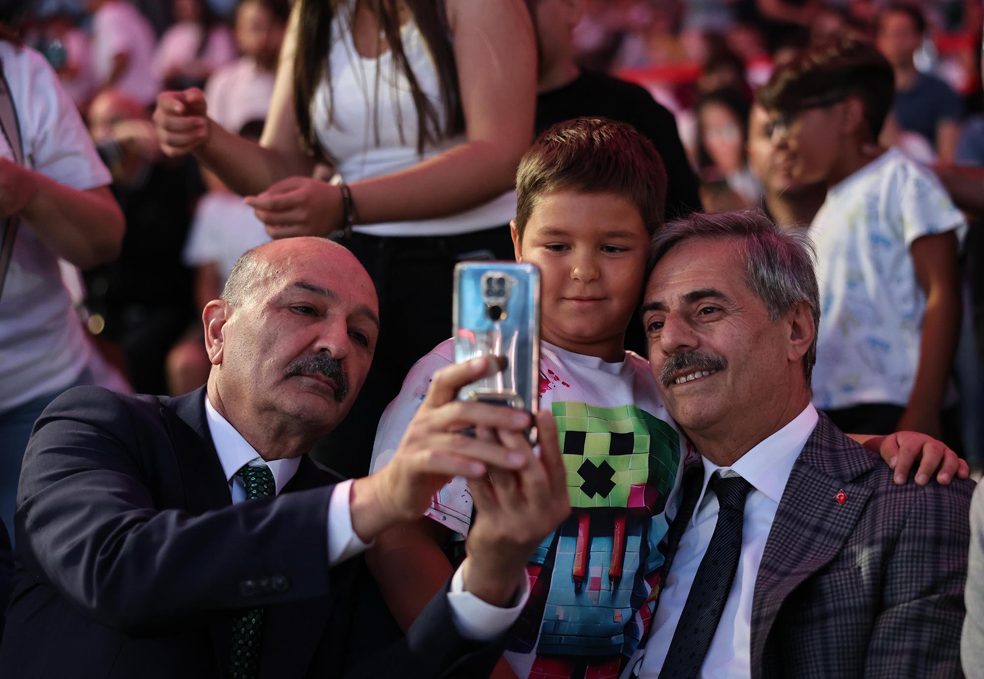 Vadideki dünya sahnesi İlyas Yalçıntaş konseri ve sahne şovlarıyla şölene dönüştü