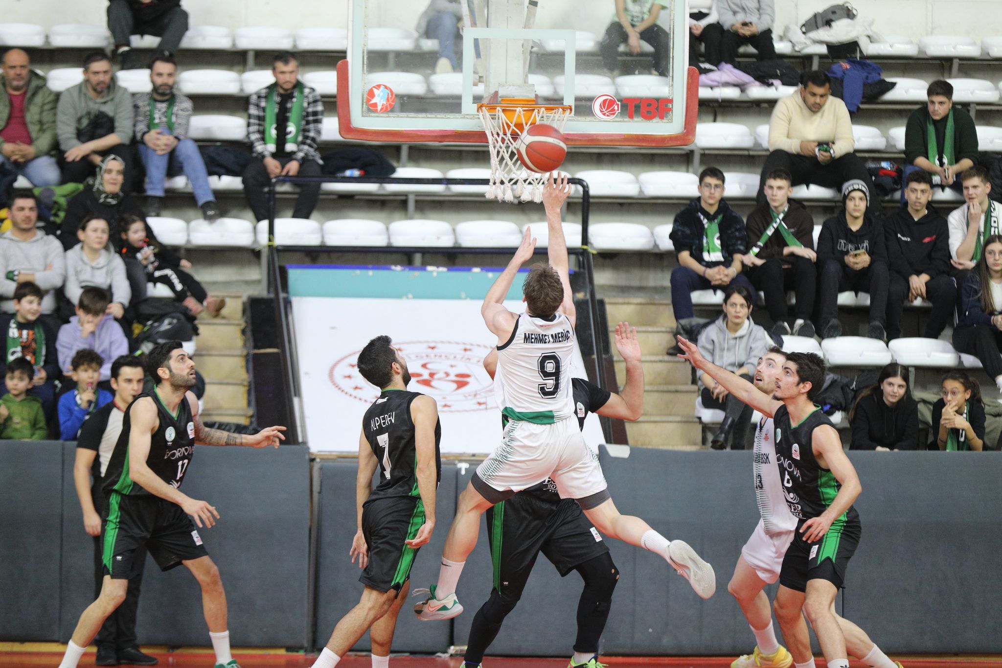 Büyükşehir basketbol Play-Off biletini kaptı: 90-85