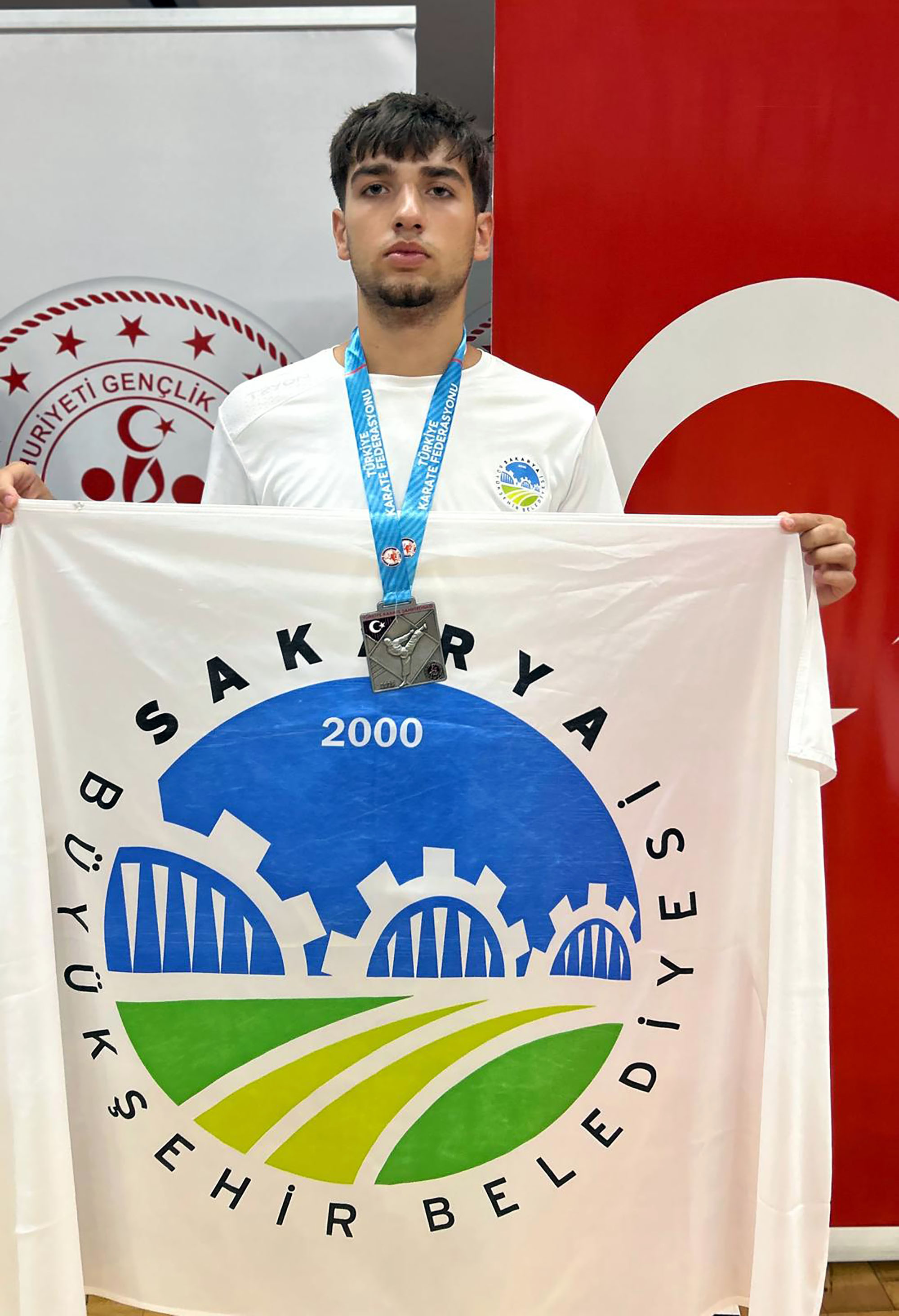 Büyükşehir’in başarılı sporcuları Diyarbakır’da kürsüye çıktı