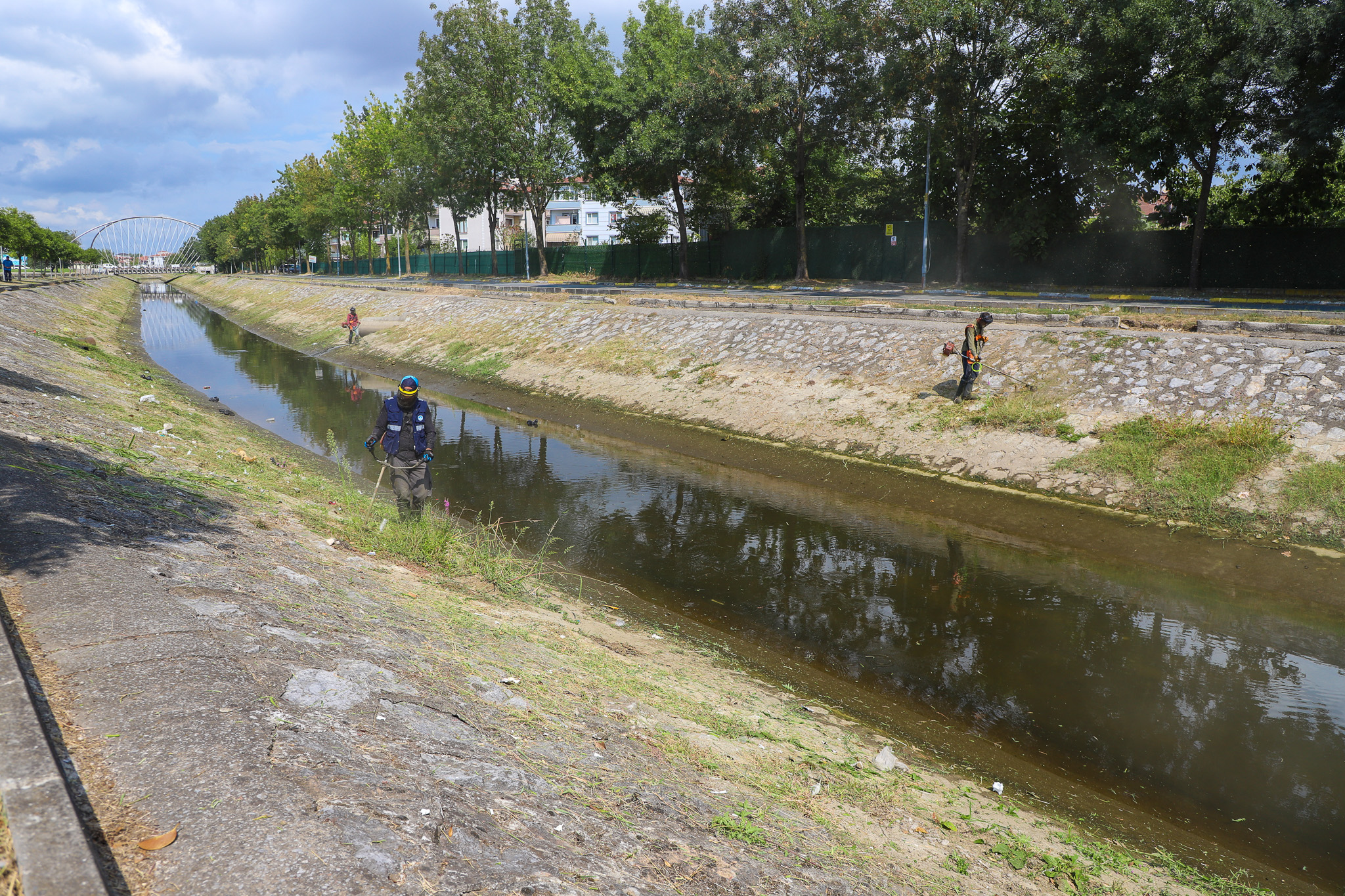 Çark Deresi’nin çevresi temizleniyor