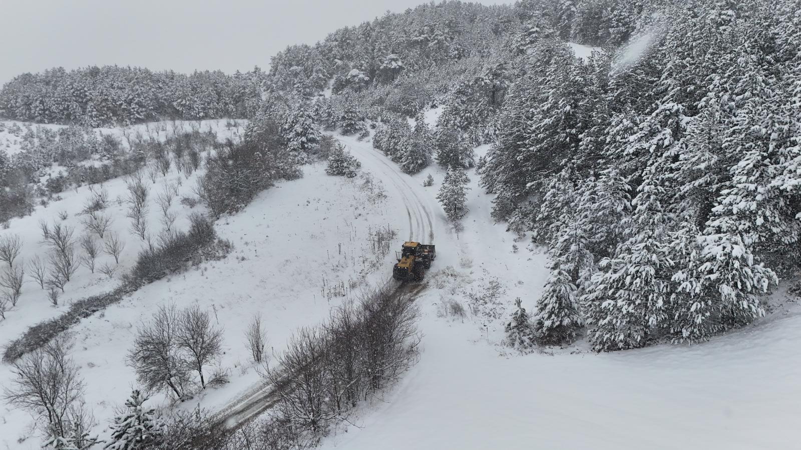 Büyükşehir duraksız kar mesaisiyle grup yollarının tamamını ulaşıma açtı