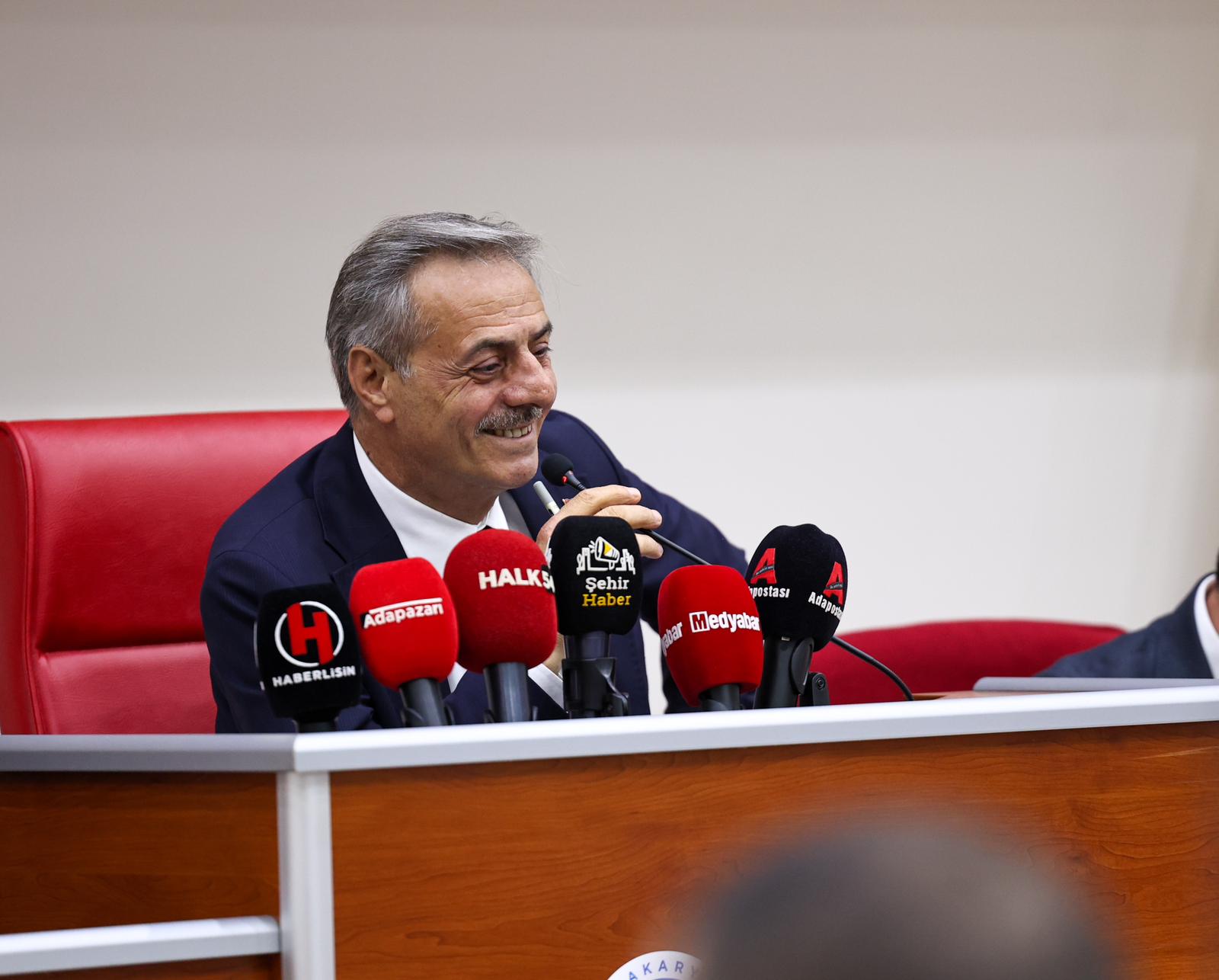 Yusuf Alemdar mecliste şehrin yeni müjdelerini paylaştı: Kimsesizler Oteli, 250 bin metrekare yeşil alan ve Kaynarca’ya SGM geliyor