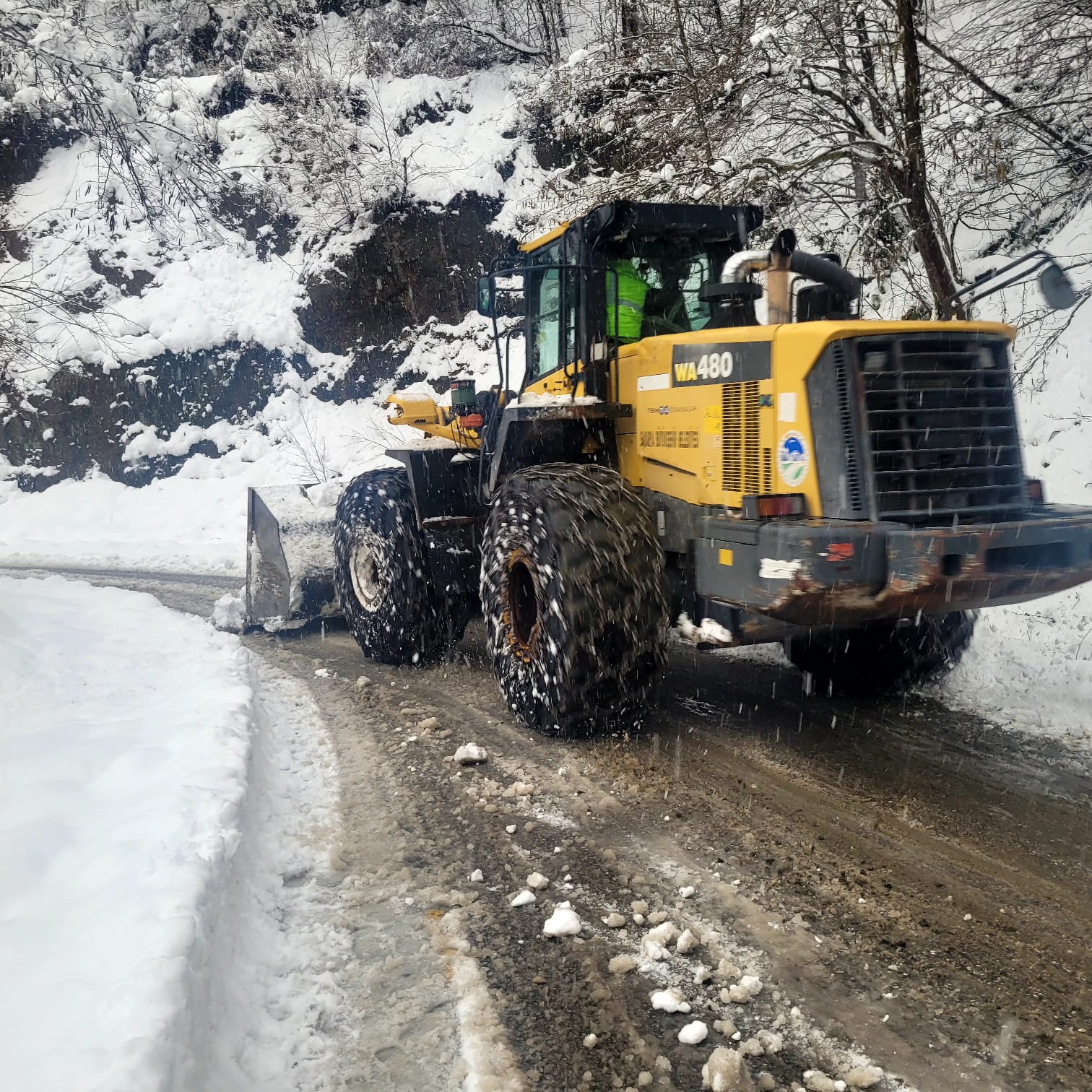 38 grup yolu ulaşıma açıldı