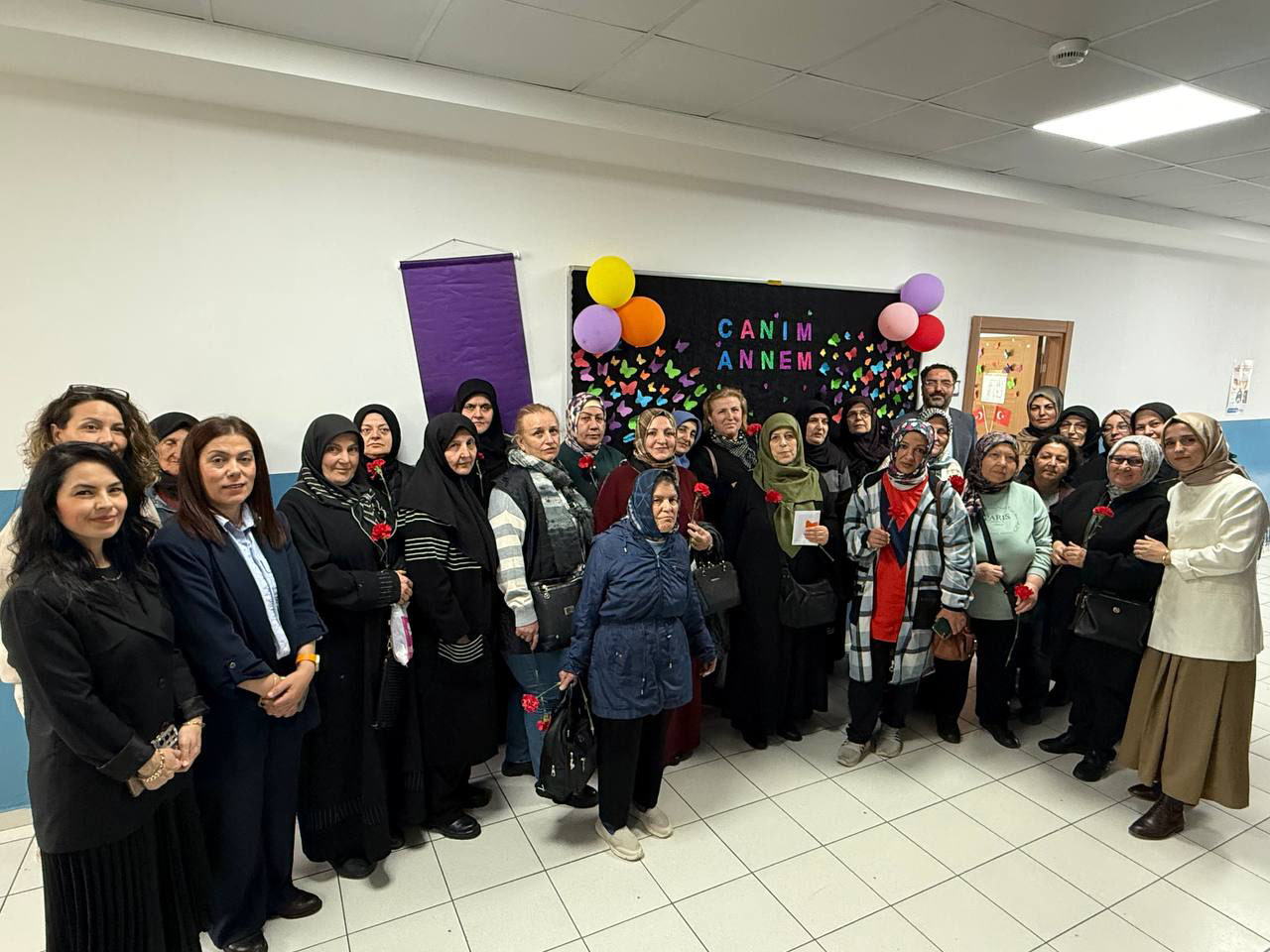 Özel gereksinimli bireylerin annelerine anneler günü sürprizi