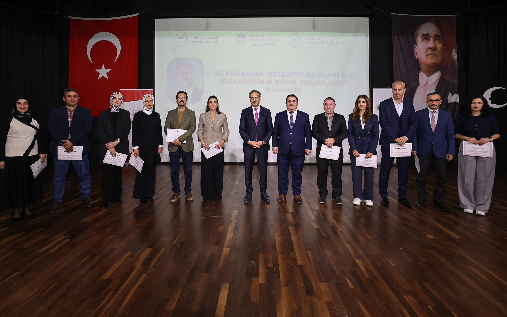 “İnşa edilecek yeni ve güçlü Sakarya’da gençlerimiz kendi hikâyesini yazacak”