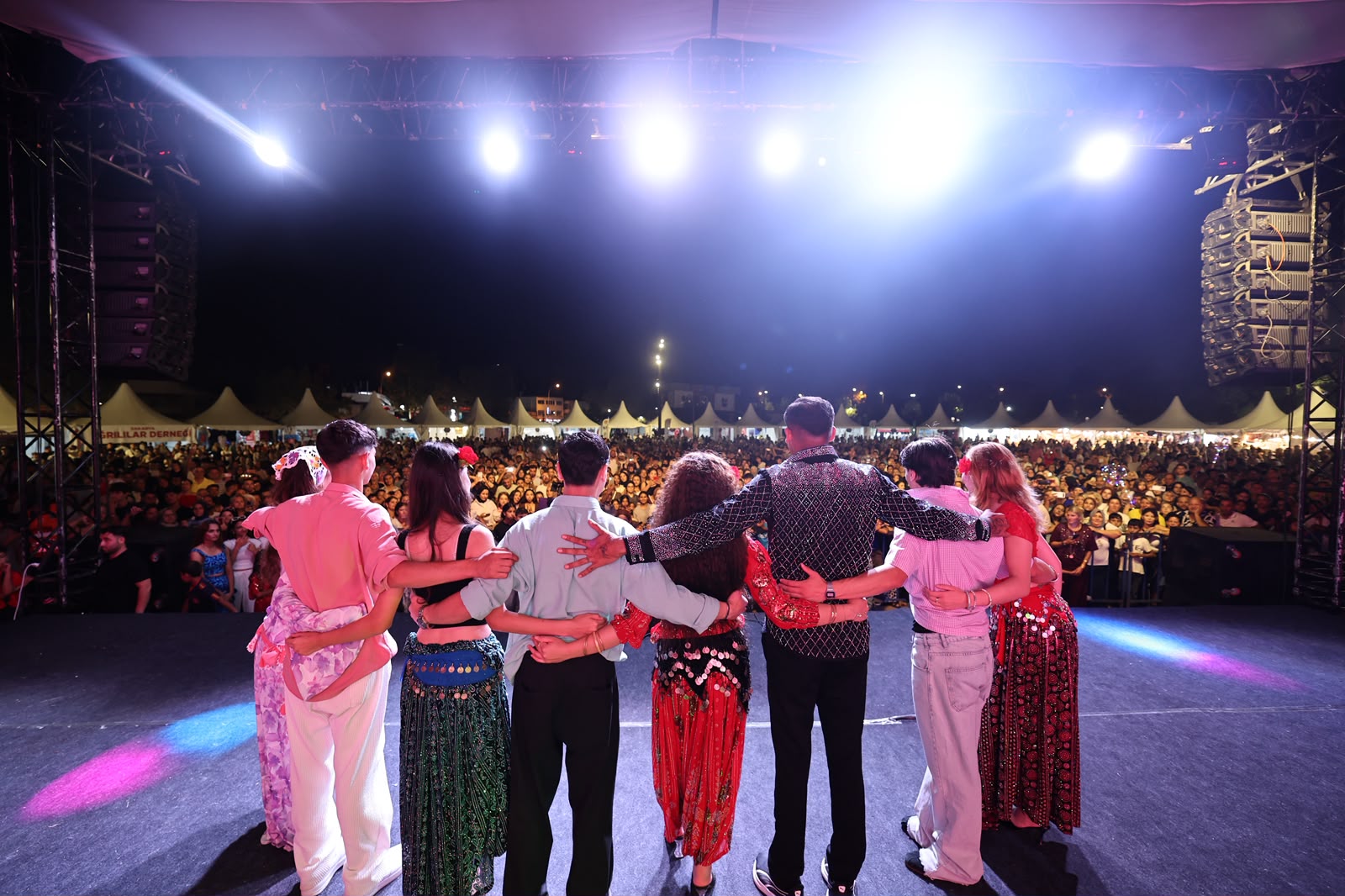 Millet Bahçesi’nde kültürlerin buluştuğu festival renkli finalle tamamlandı