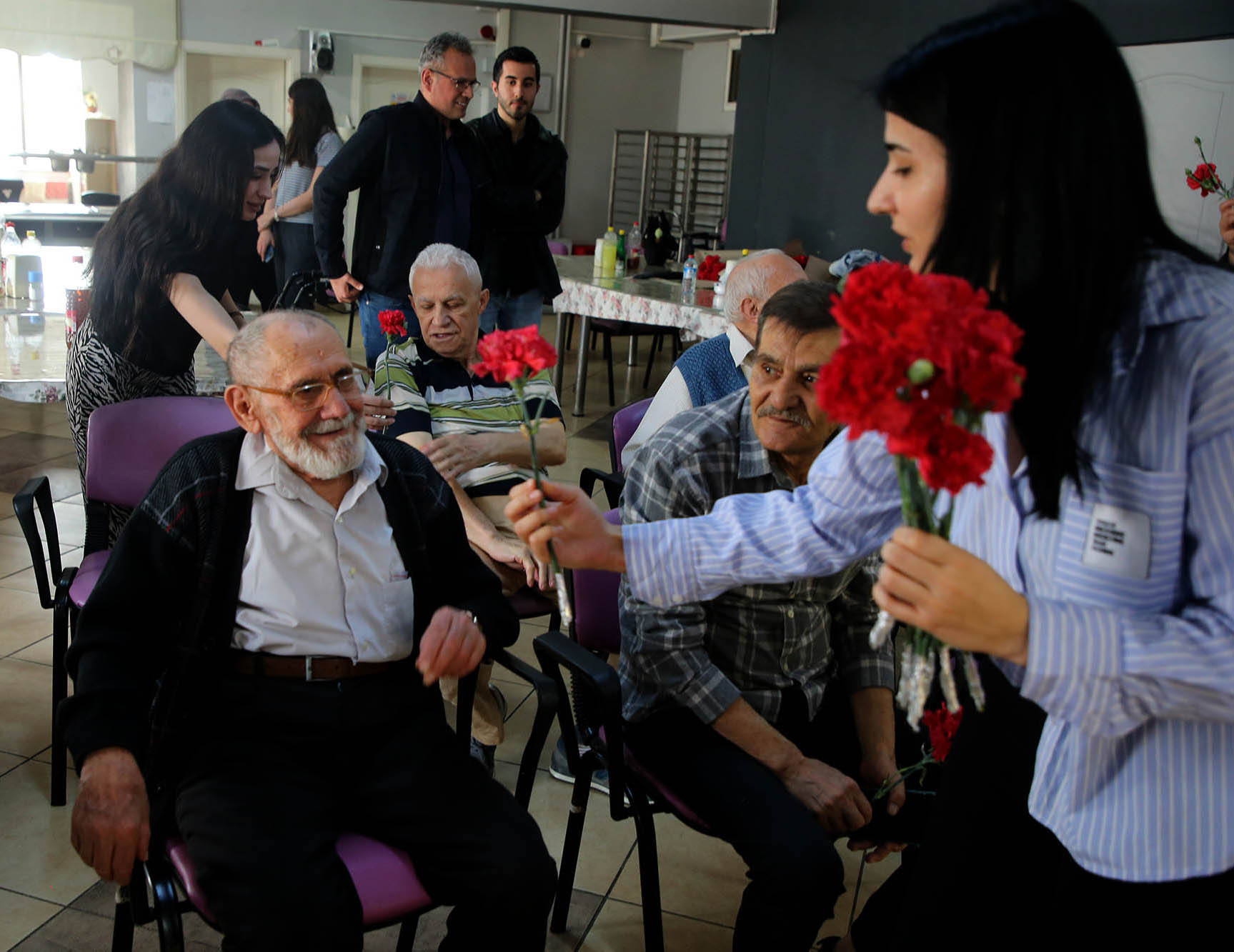 Büyükşehir’den yaşlıların yüzünde tebessüm olan ziyaret