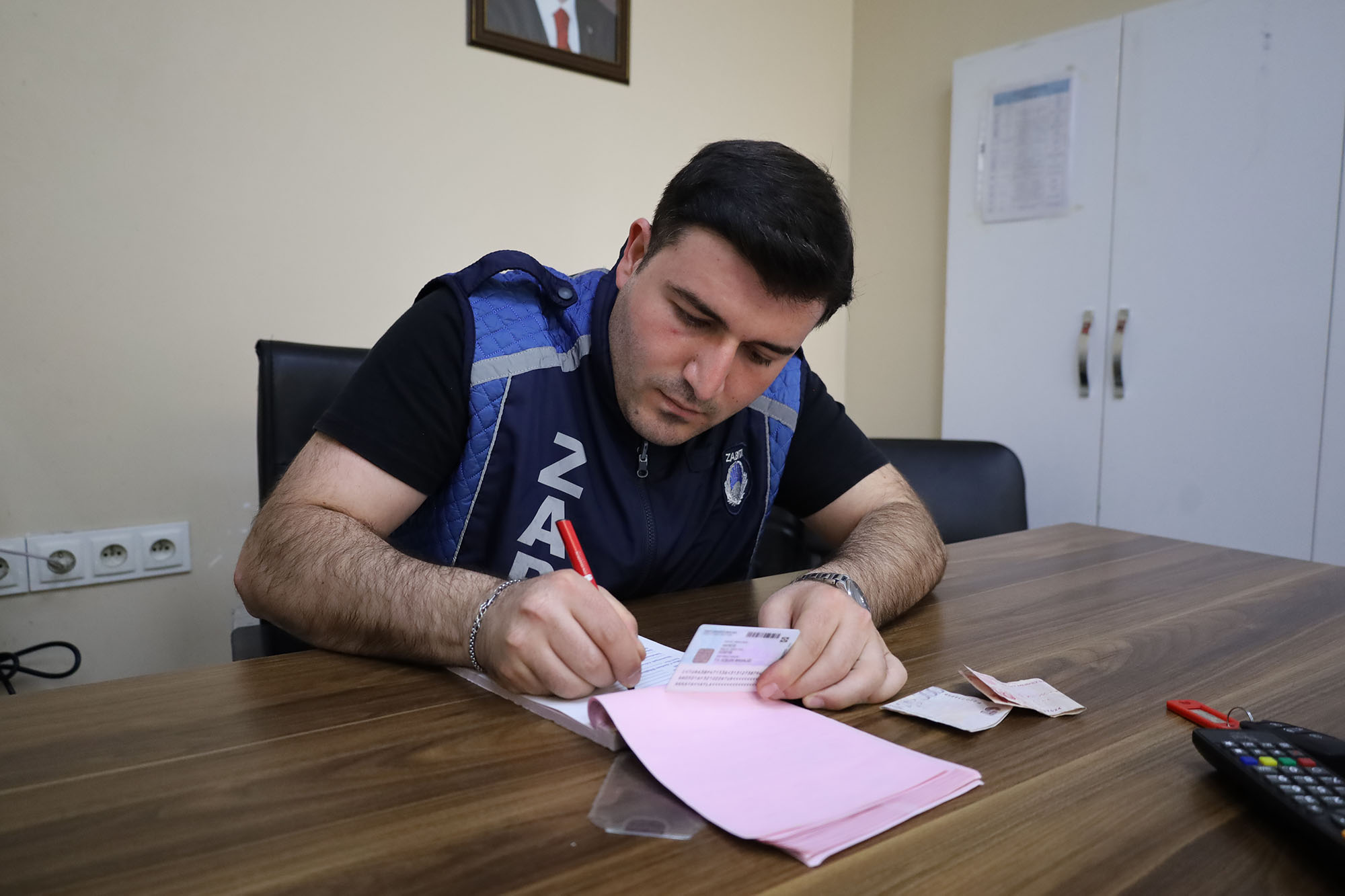 Büyükşehir’den sokakta vatandaşın huzurunu bozanlara karşı sıkı denetim