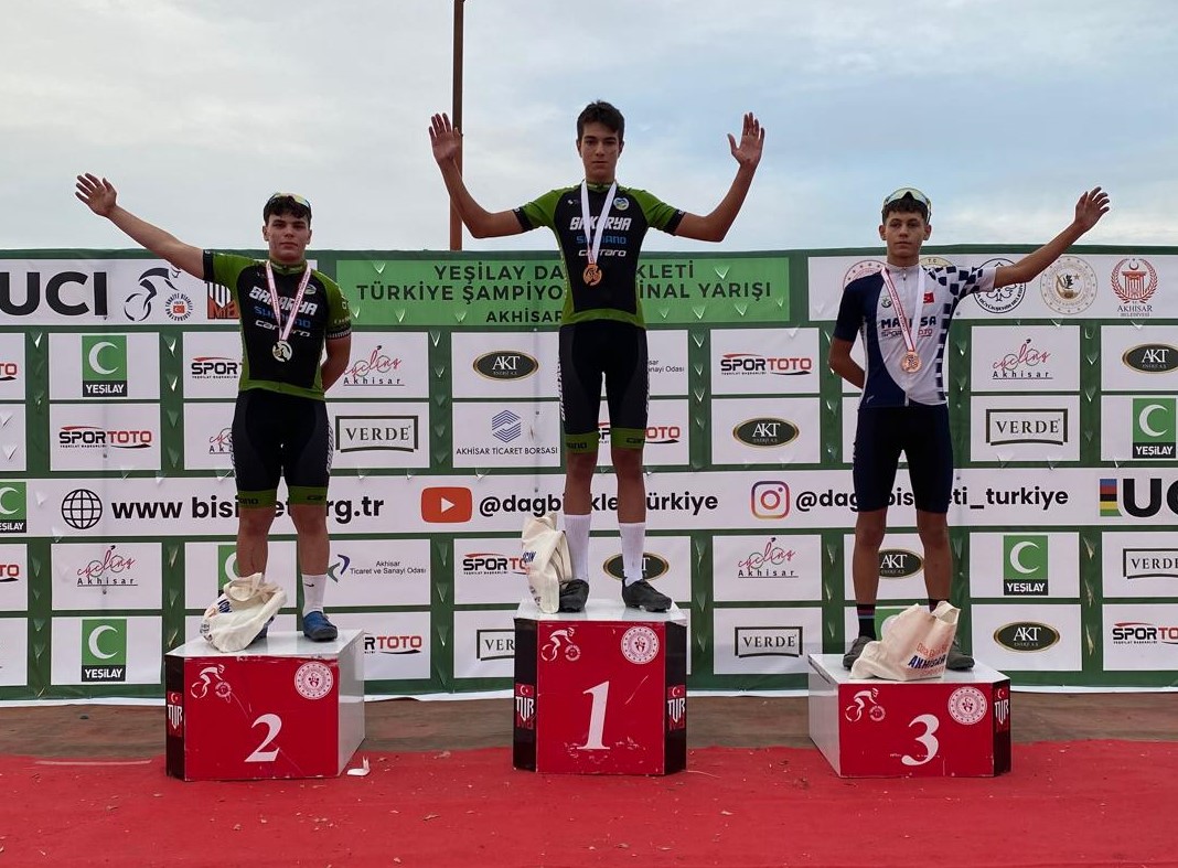 Büyükşehir’in genç pedalları 42 madalyayla sezonu taçlandırdı
