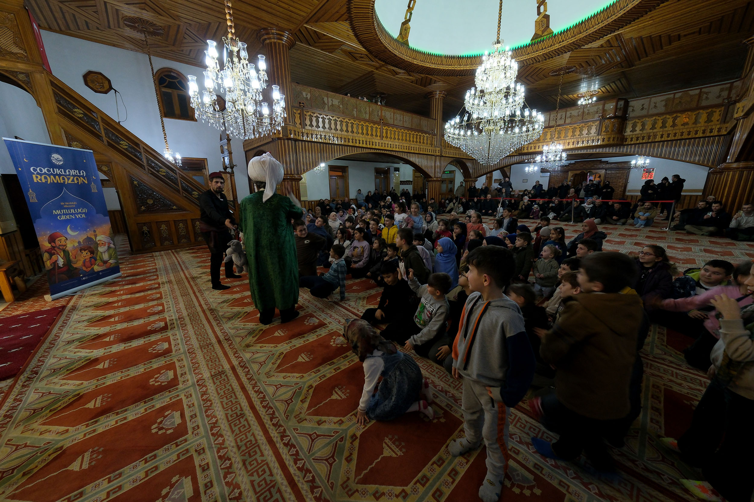 Çocuklarla Ramazan programı ilk haftasında 2 bin 500 çocuğa neşe saçtı