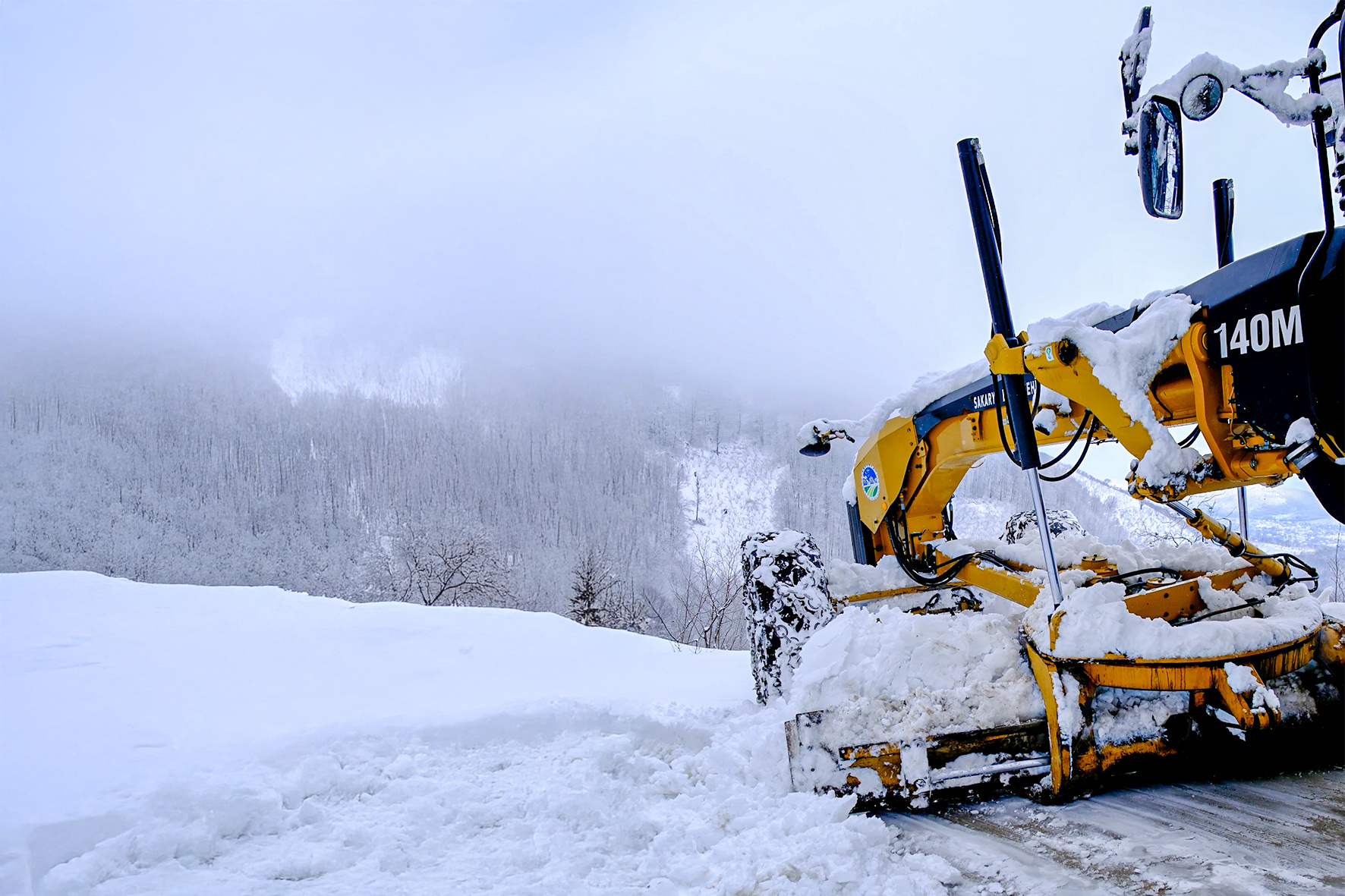 Büyükşehir’den 5 ilçede kar mesaisi: 35 kapalı grup yolunda 34'ü açıldı