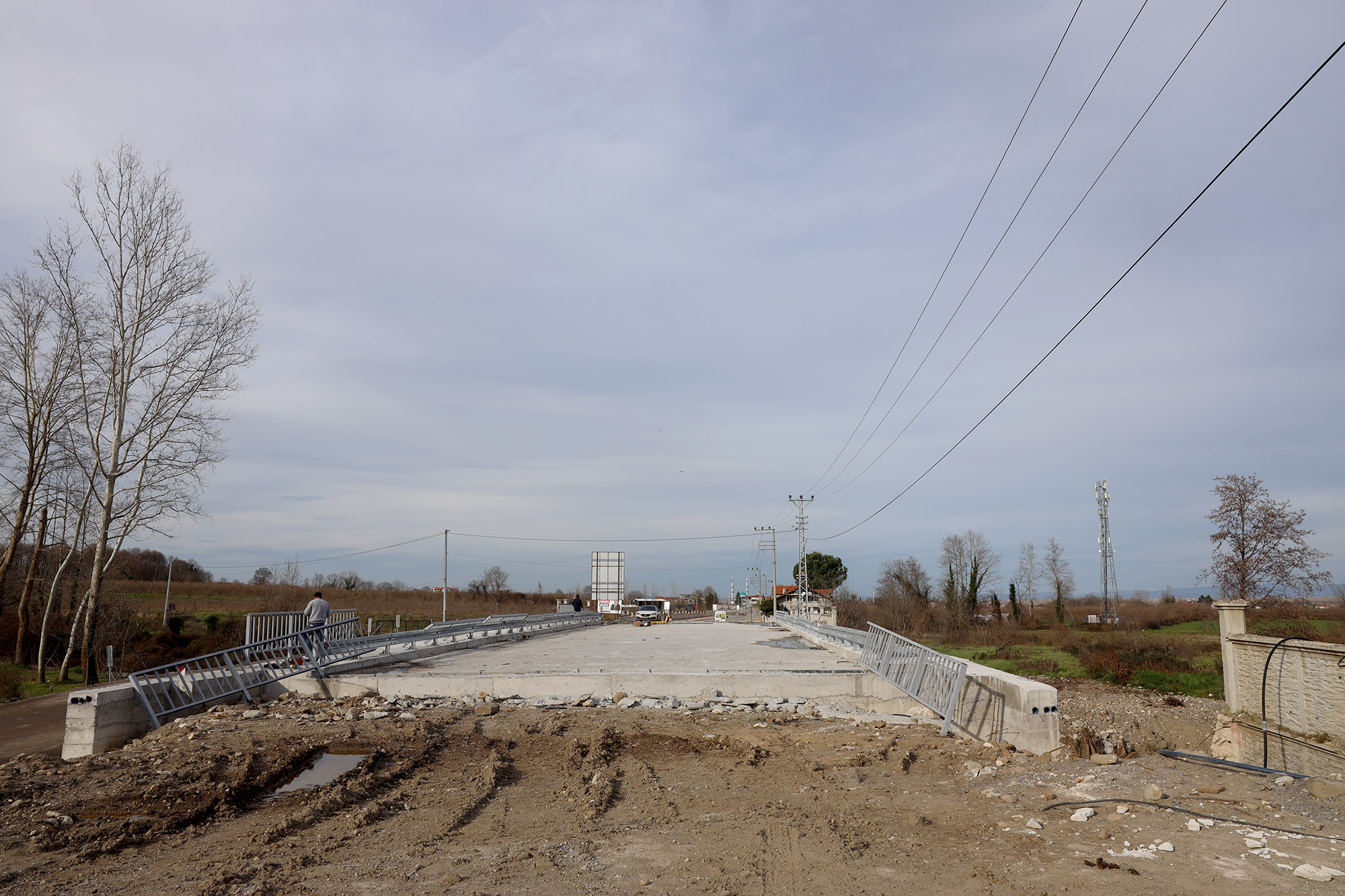 Karapürçek’i şehre bağlayan köprüde sona doğru