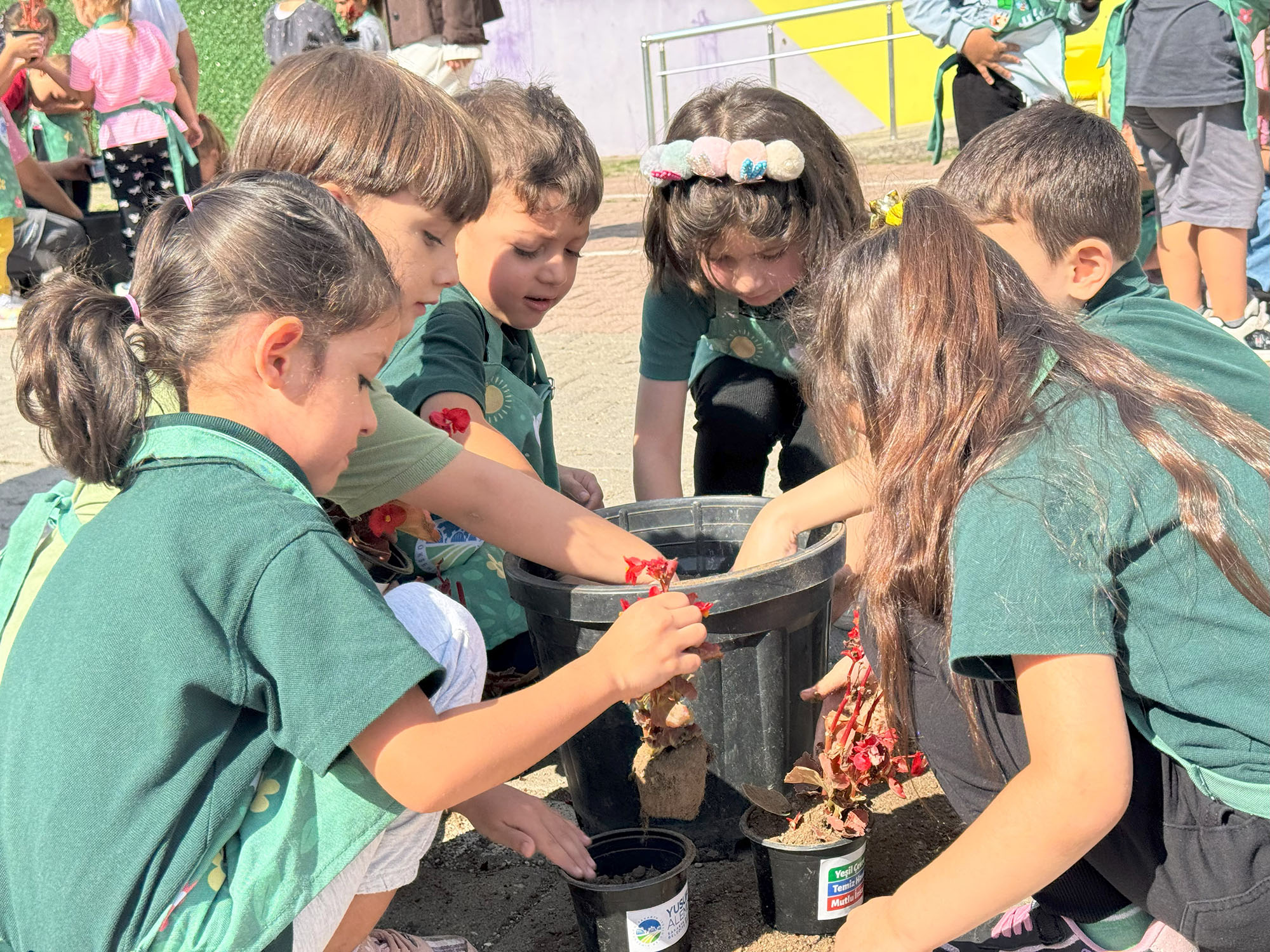 Toprağa dokunan minik eller Sakarya’da umudu ekti