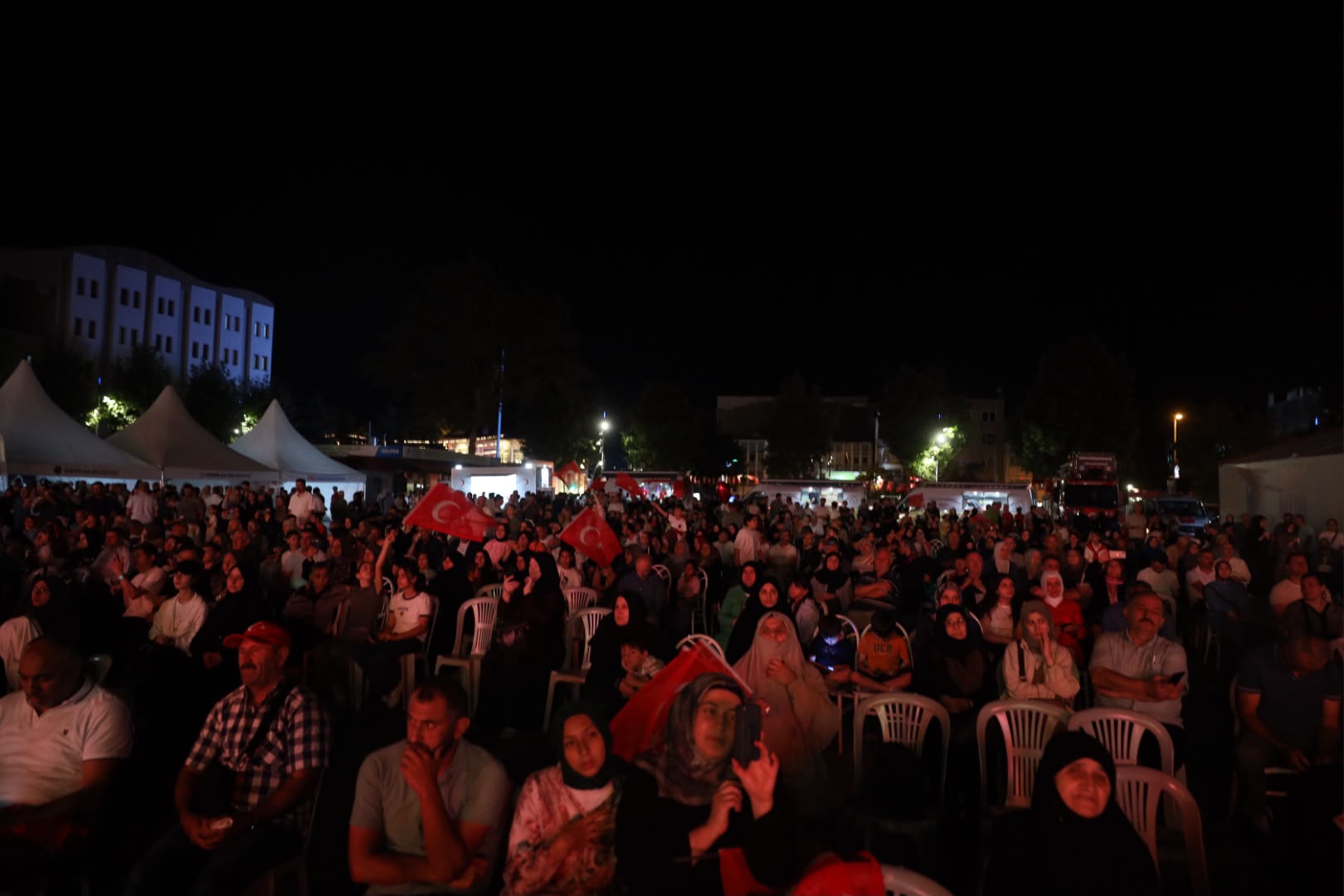 “Milletimiz uğruna can verilen vatanı darbecilere teslim etmedi, hiçbir zaman etmeyecek”