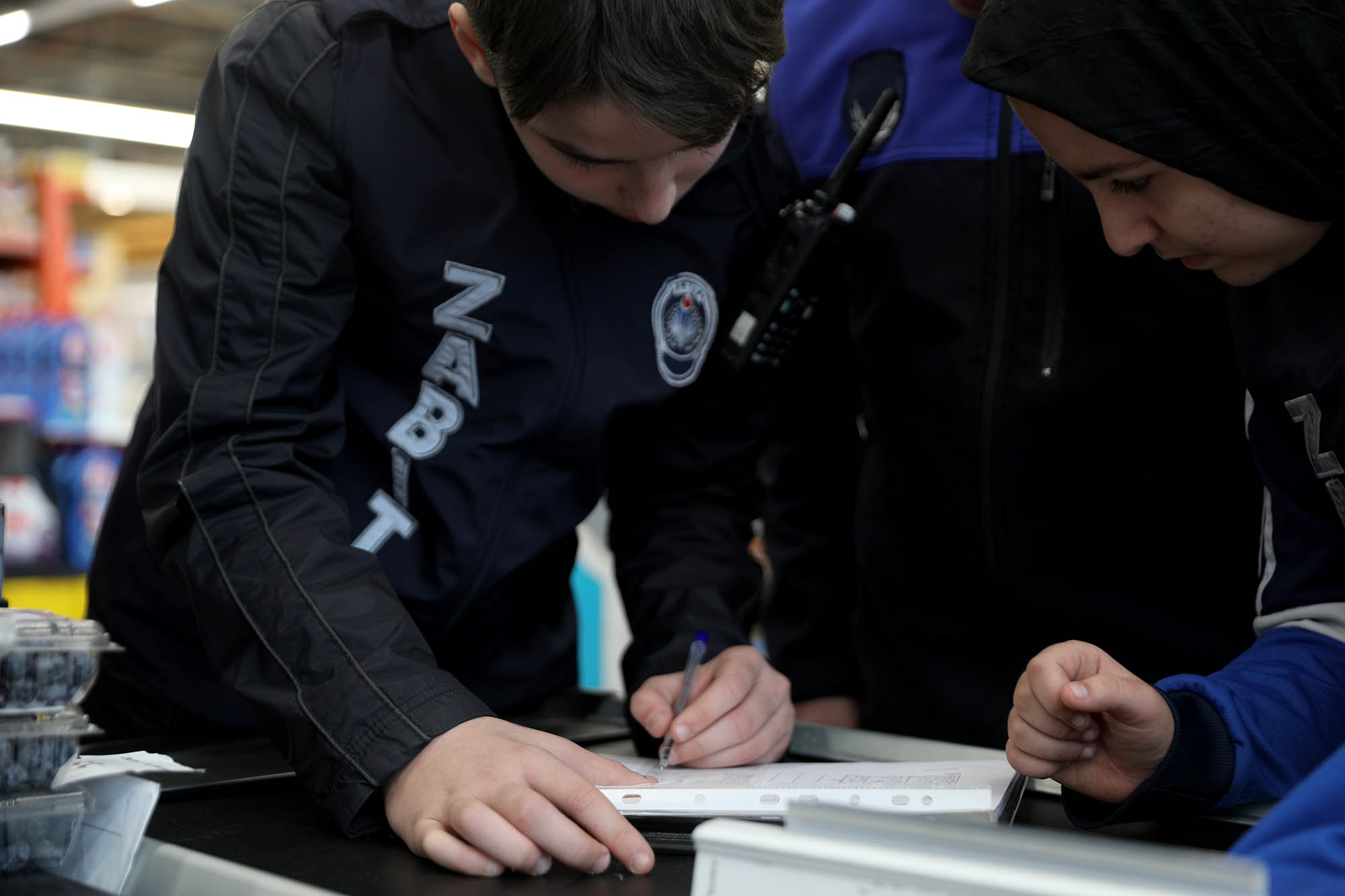 Sakarya’da çocuk zabıtalar sahaya indi: Tek tek kontrol edip uyardılar