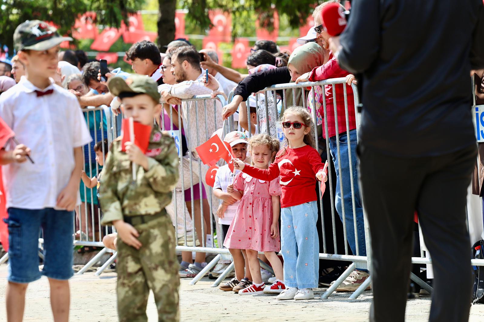 Alemdar, “Zafer coşkumuz ülkemizin dört bir yanında hiç eksilmesin”