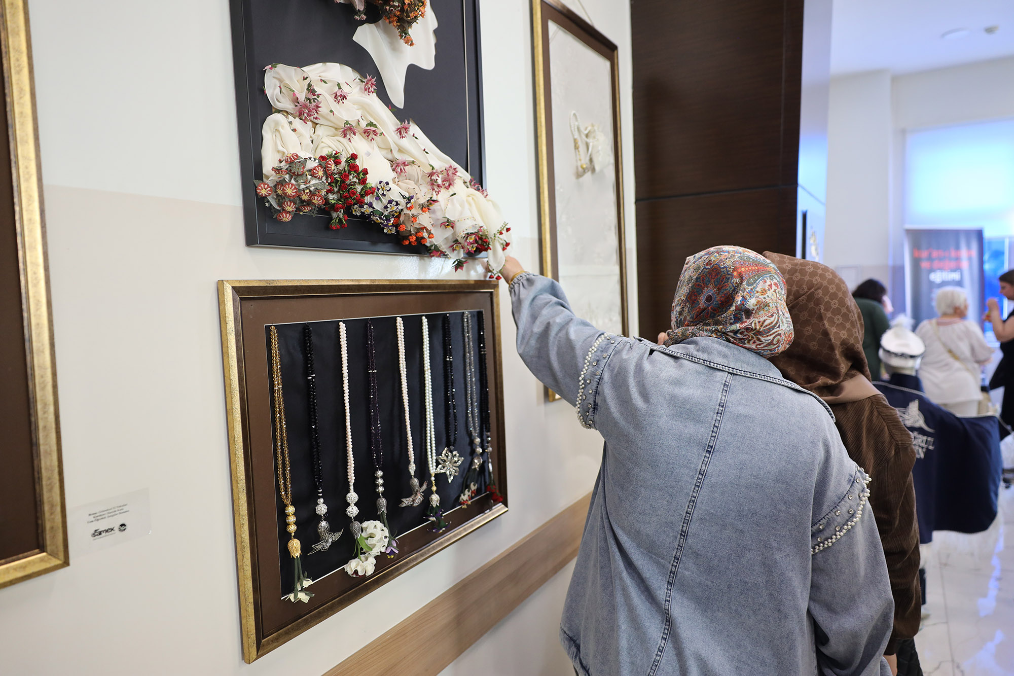 SAMEK’in yıl sonu sergileri Geyve’de başladı