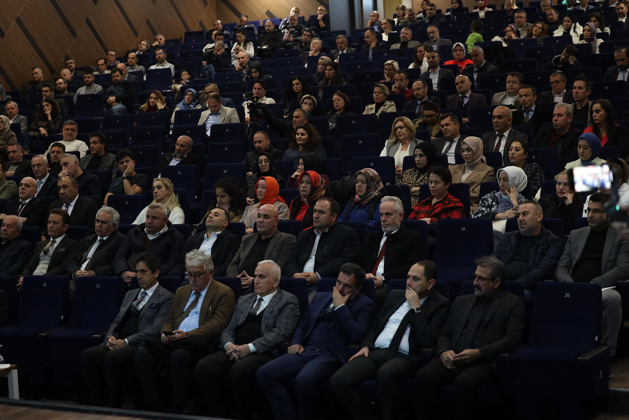 “İnşa edilecek yeni ve güçlü Sakarya’da gençlerimiz kendi hikâyesini yazacak”