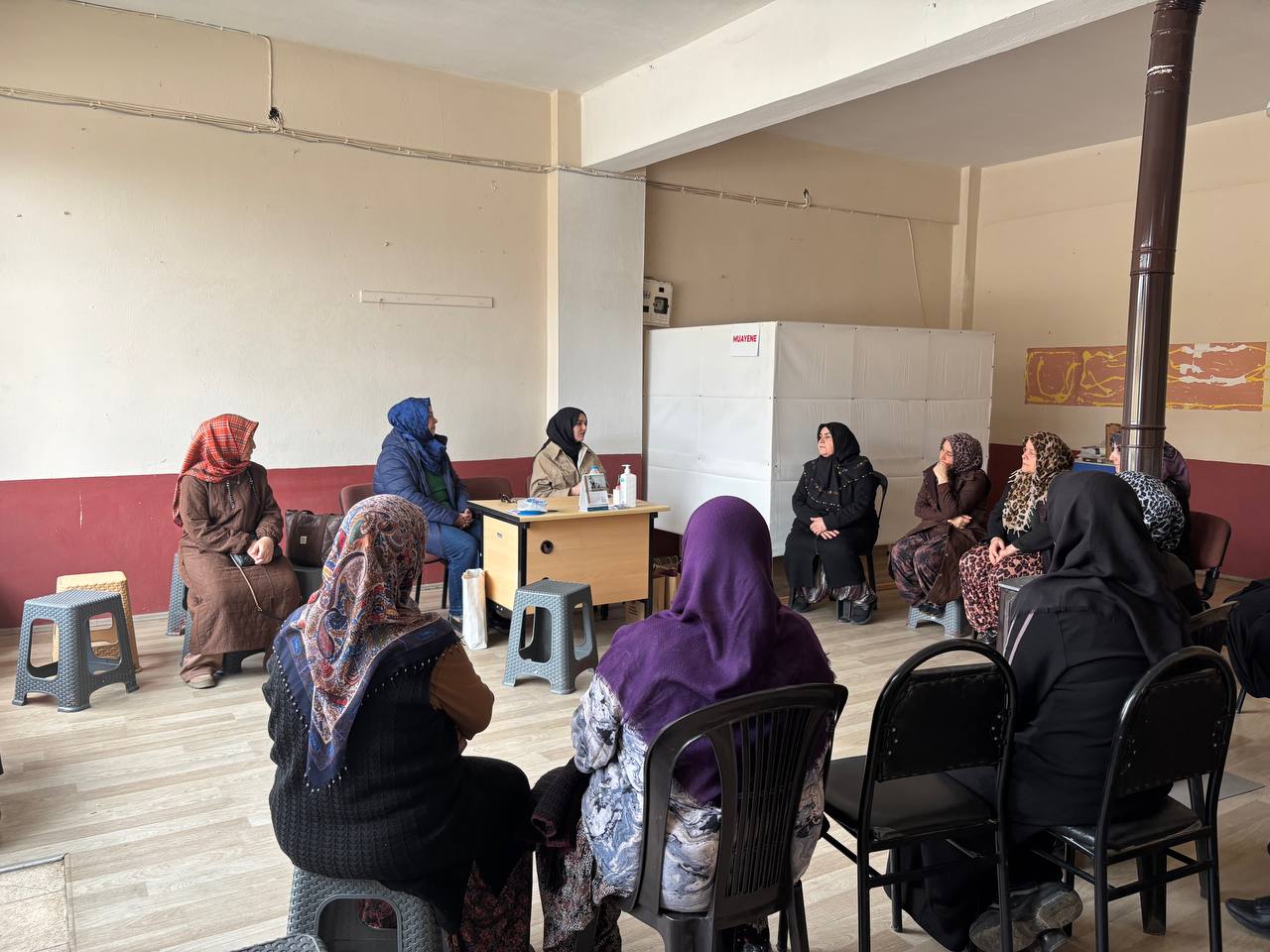 Büyükşehir’in “Kadın Kadına” projesi 16 ilçede sahada