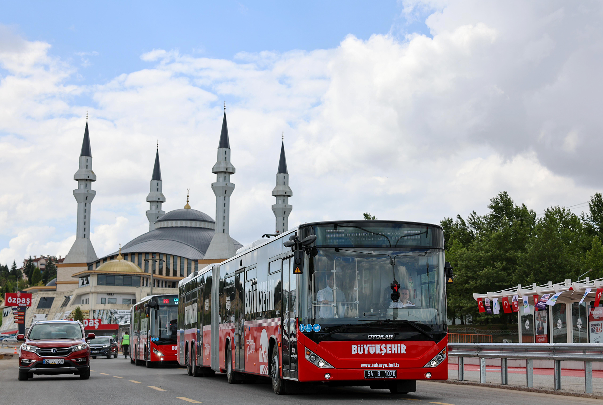 Metrobüsler Yusuf Alemdar’ın söz verdiği tarihte Sakarya yollarında