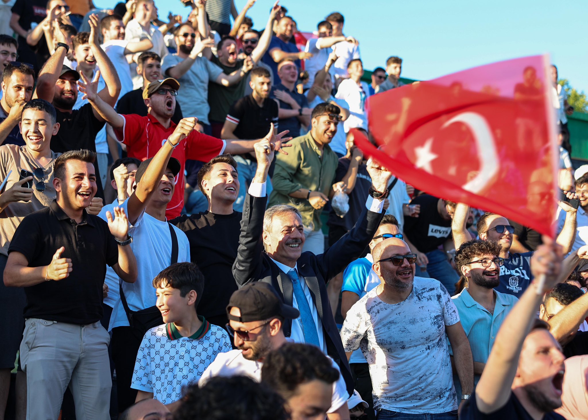 Milli maç heyecanı yine Millet Bahçesi’ndeki dev ekranda