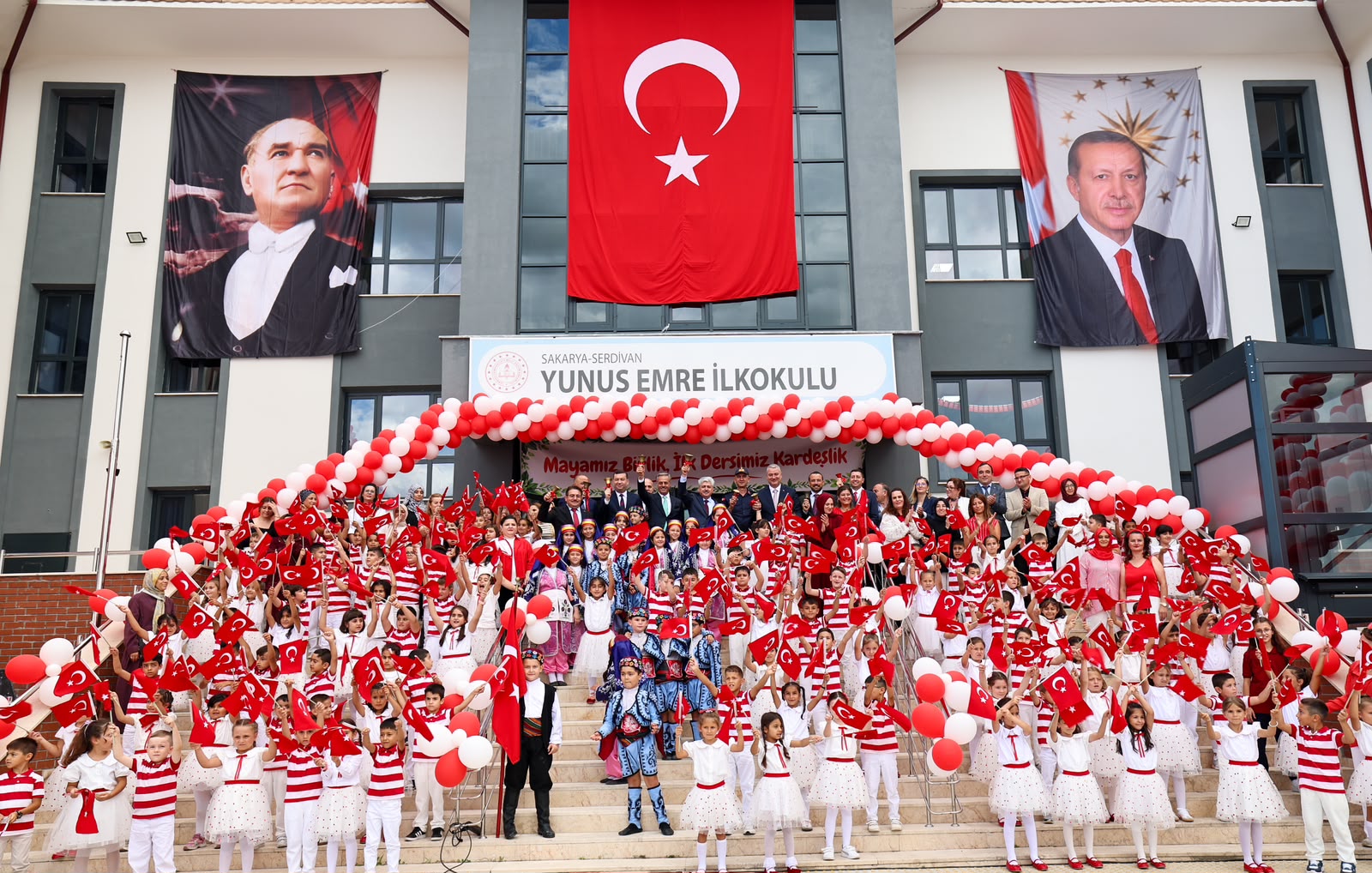 Alemdar, “Evlatlarımızın ve gençlerimizin her zaman, her alanda yanında olacağız”