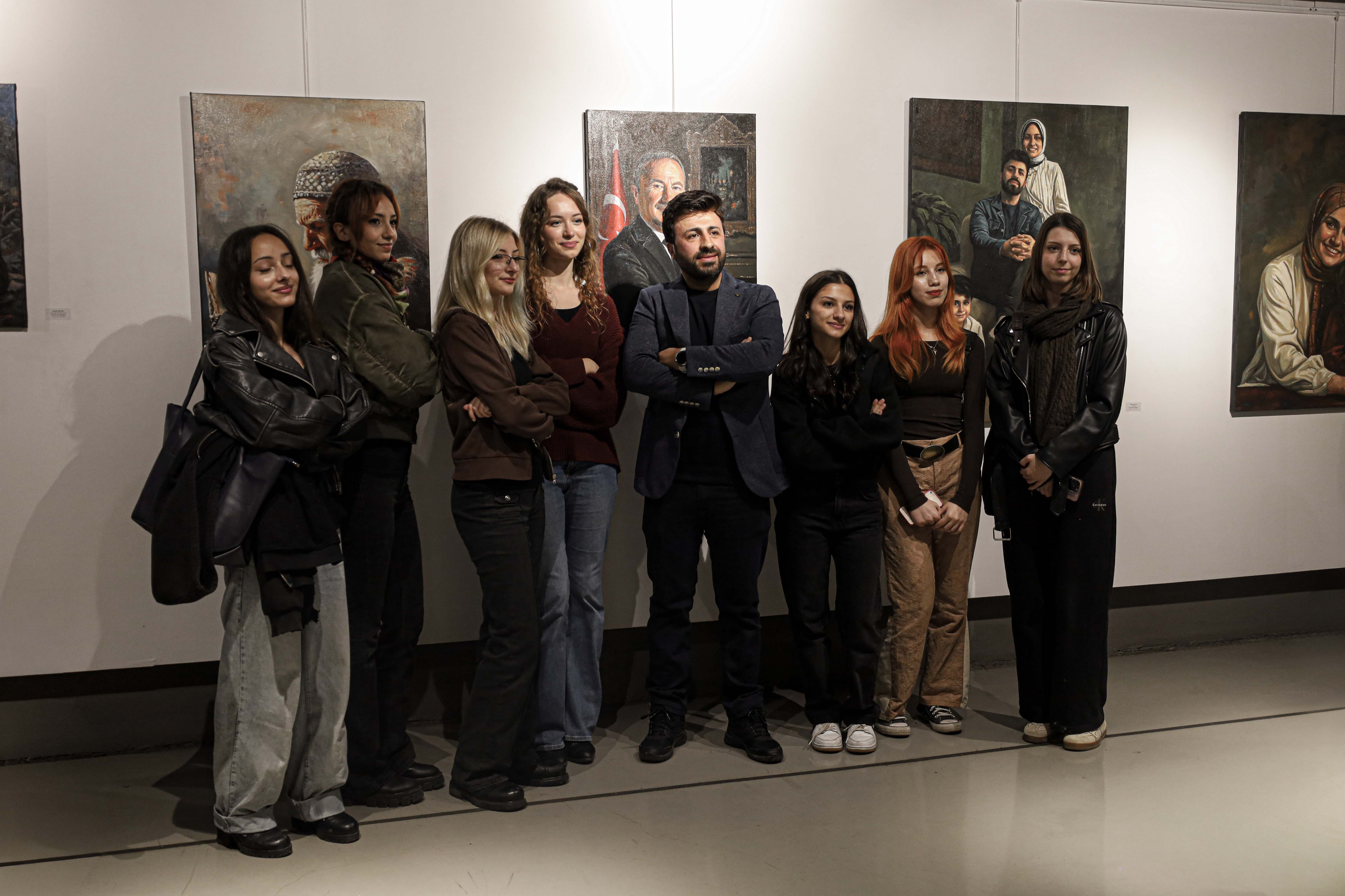 Öğretmenler Günü’ne özel resim sergisi OSM’de kapılarını açtı