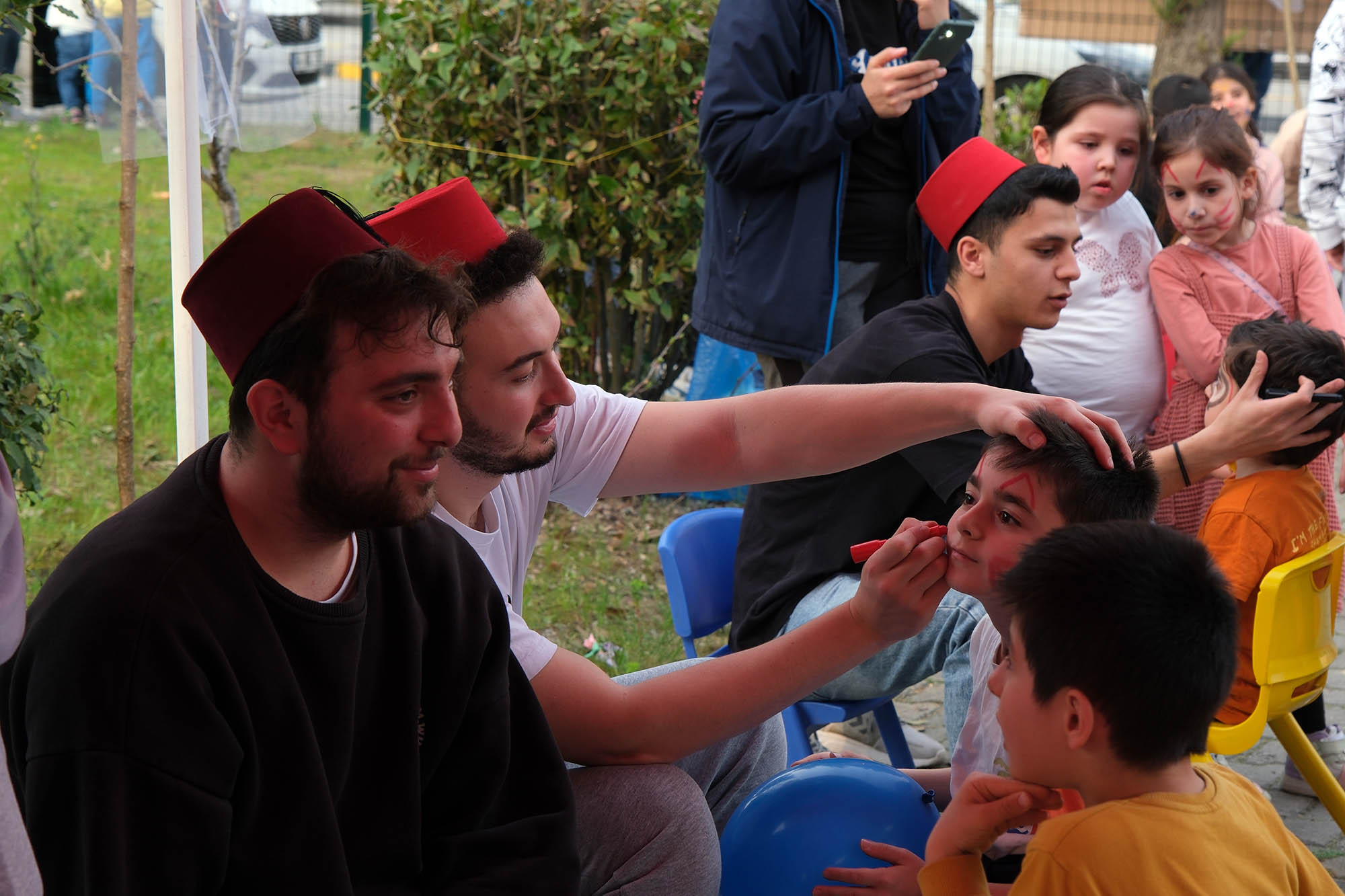 Sakarya’da Ramazan’ın neşesini şehrin dört bir yanına taşıyorlar: Gösteriler, oyunlar, ikramlar…