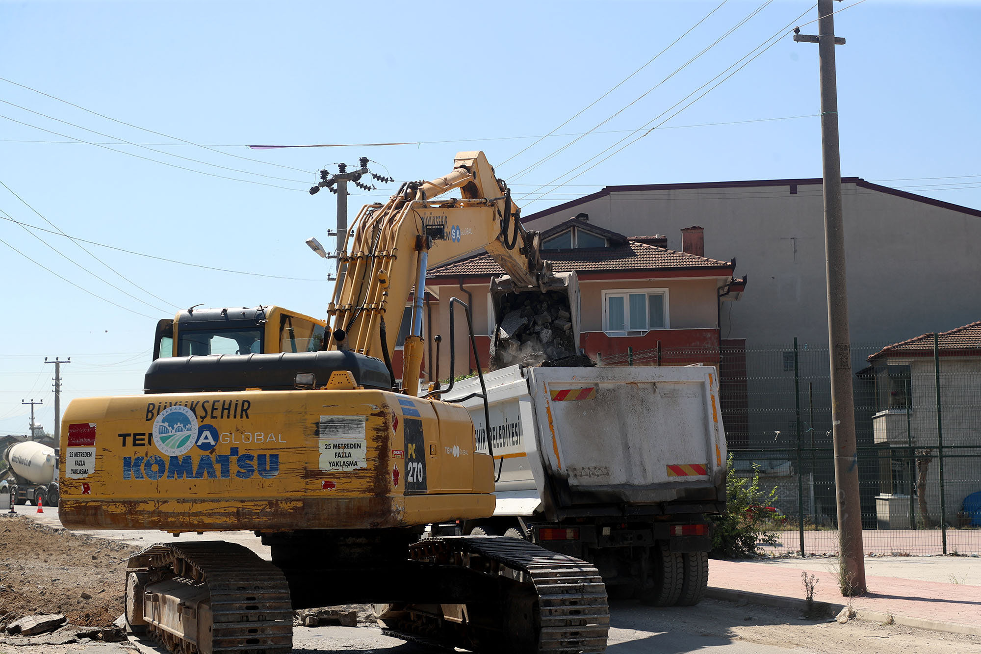 Erenler Küpçüler Caddesi’nde yenileme çalışmaları başladı 