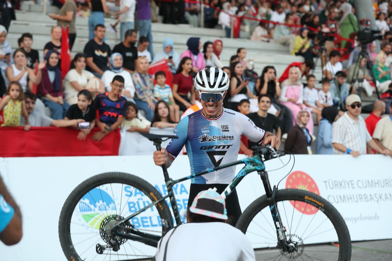 Şampiyon pedallar MTB Dünya Kupası’nda nefes kesti