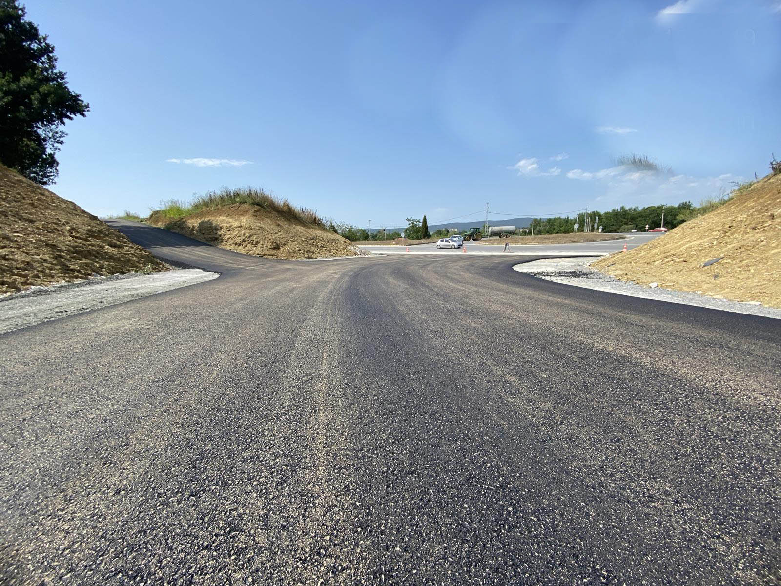 Karadere Mahallesi’nin bağlantı yolu Büyükşehirle yepyeni bir yüze kavuştu