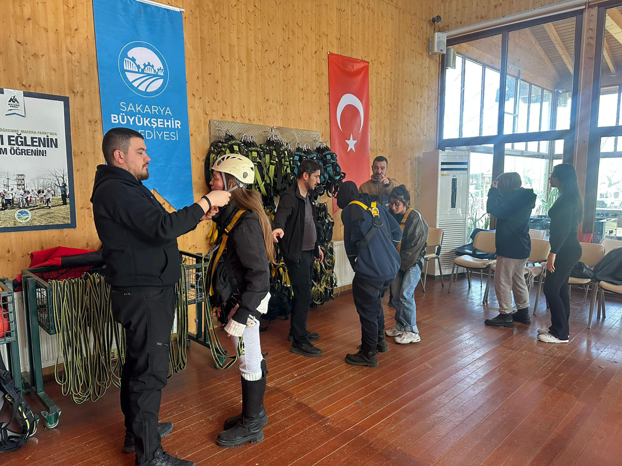 SAÜ’lü gençler Macera Park’ta kamp deneyimi yaşadı