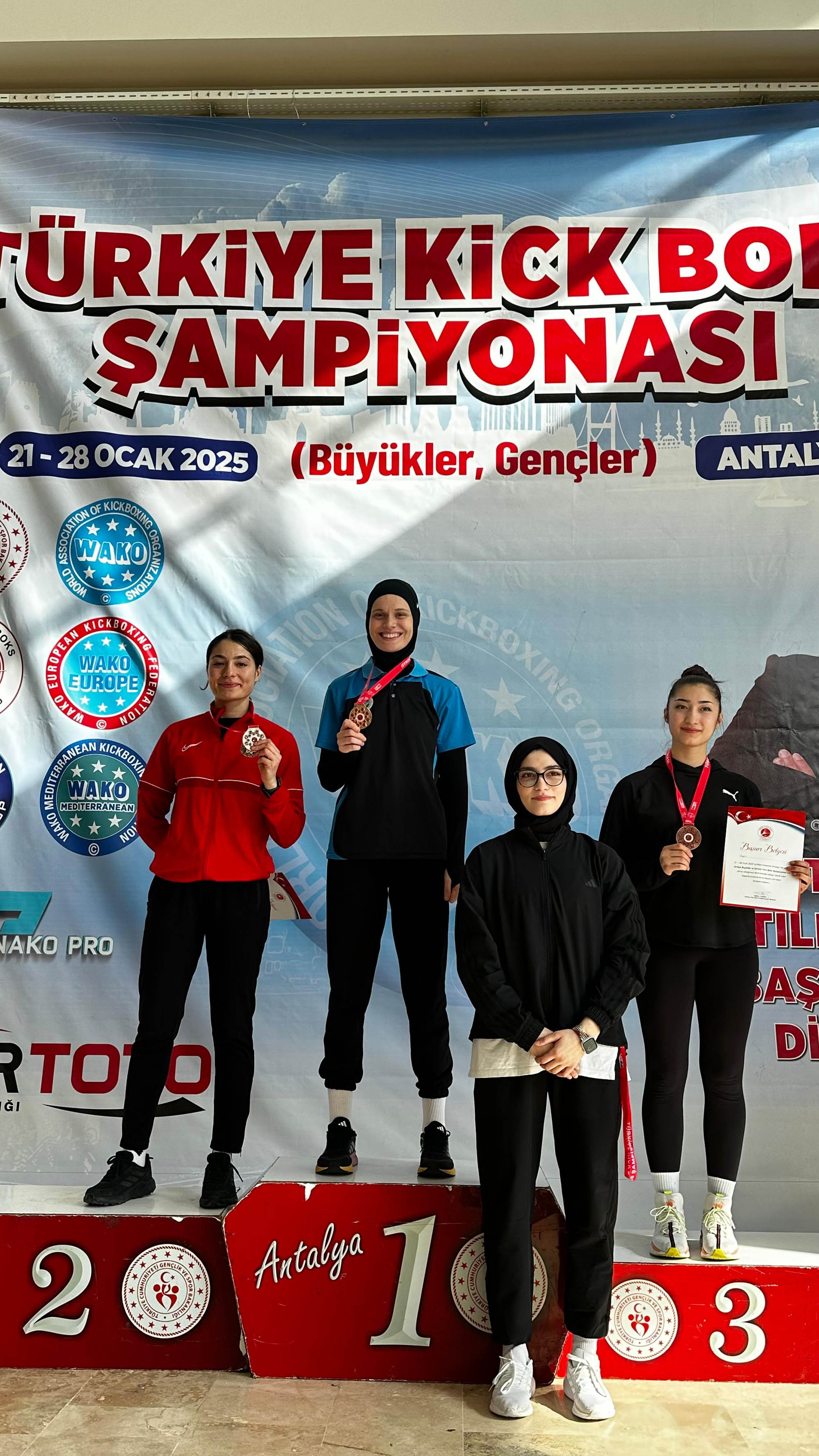 Büyükşehir sporcuları Antalya'daki şampiyonaya 4 madalyayla damga vurdu