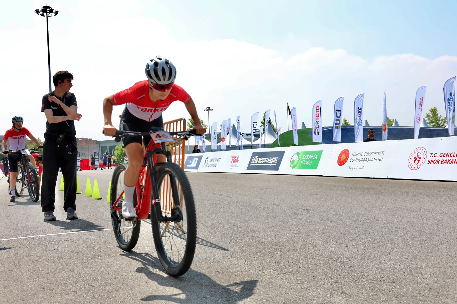 Vadide pedallar dönmeye başladı, bisiklet şölenine saatler kaldı: Nefes kesen yarış, konser ve gösteriler başlıyor