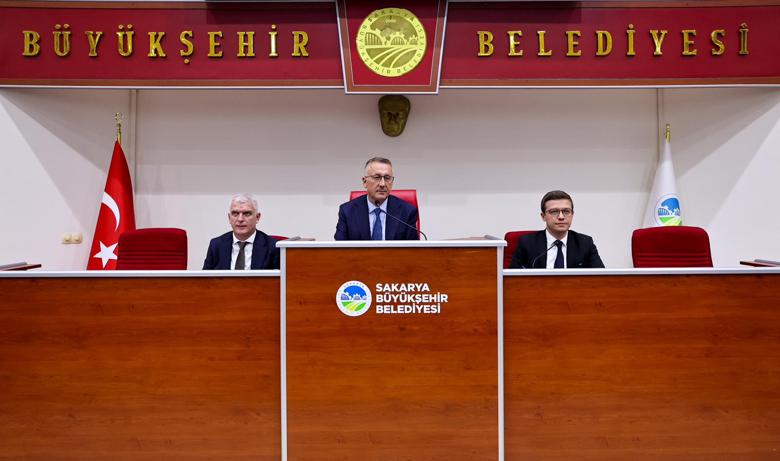 “Aynı anda her alanda yatırım ve hizmeti şehrimizle buluşturuyoruz”