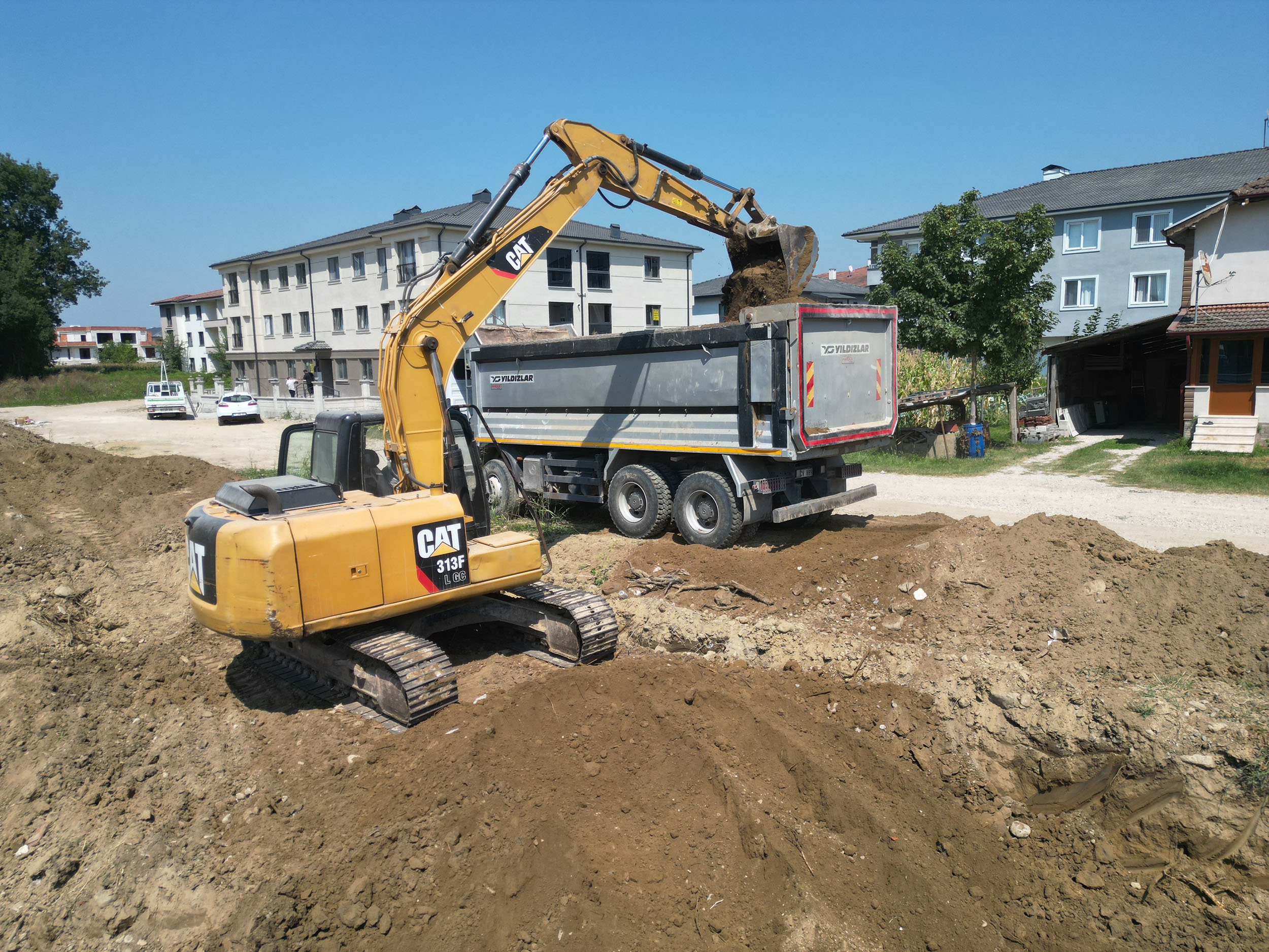 İş makinaları her gün bir başka proje için sahaya iniyor: Akyazı Sosyal Tesis’te işlem başladı