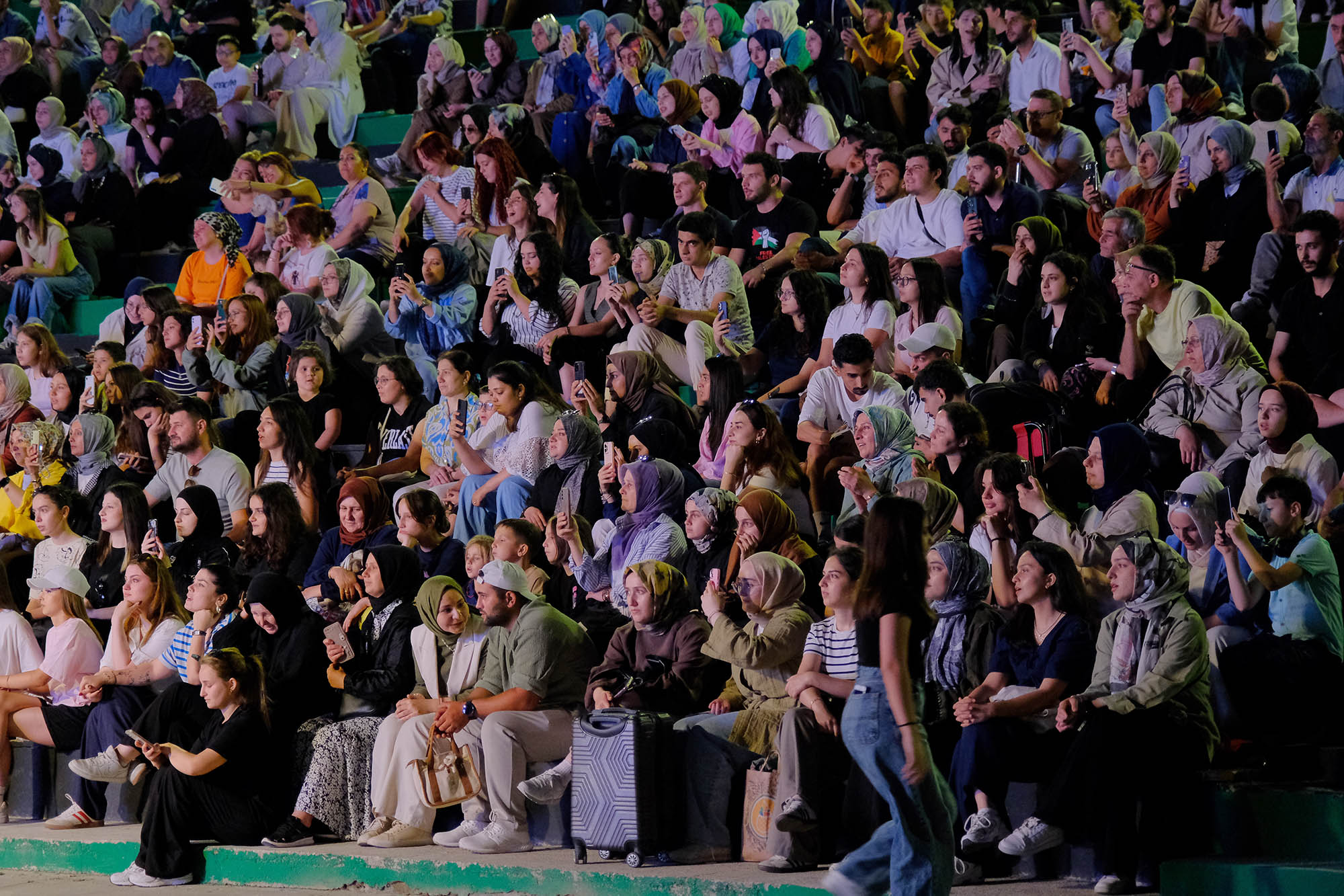 Büyükşehir’in ‘Yaz Seninle Güzel’ konser rüzgarında Emir Şamur coşkusu