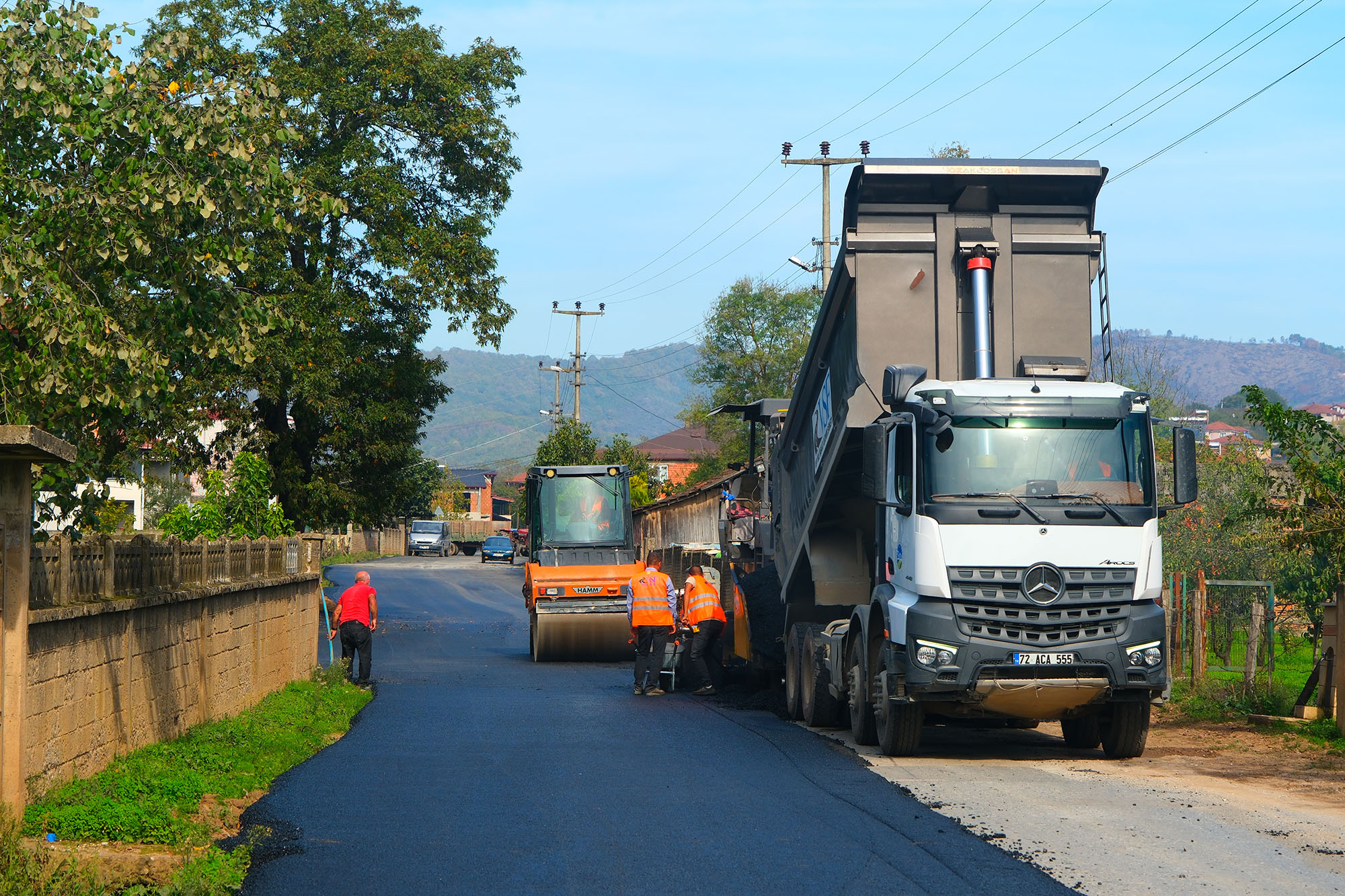 Hendek’te Soğuksu’dan sonra şimdi Hacıkışla: Büyükşehir şehrin yollarını ilmek ilmek işliyor