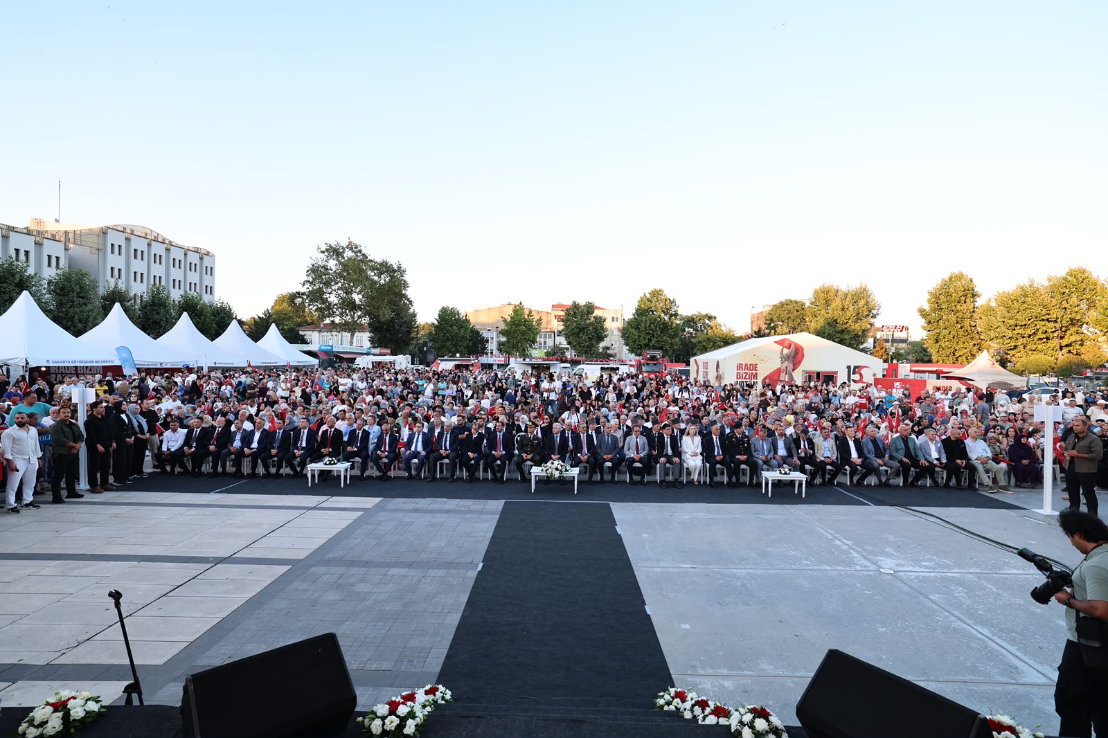 “Milletimiz uğruna can verilen vatanı darbecilere teslim etmedi, hiçbir zaman etmeyecek”