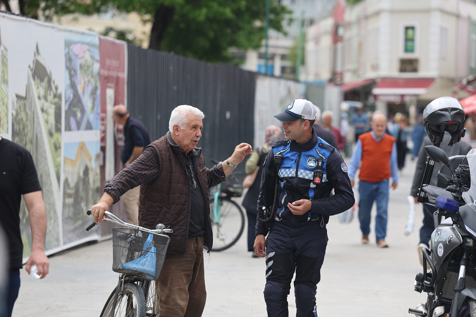Büyükşehir Zabıtası’ndan vatandaşın huzuru için Çark’ta ve Uzunçarşı’da sıkı denetim