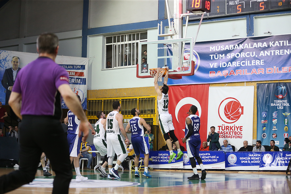 Dev Adamlar seriye galibiyetle başladı