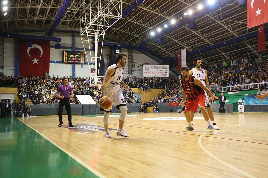 Büyükşehir Evinde Galip