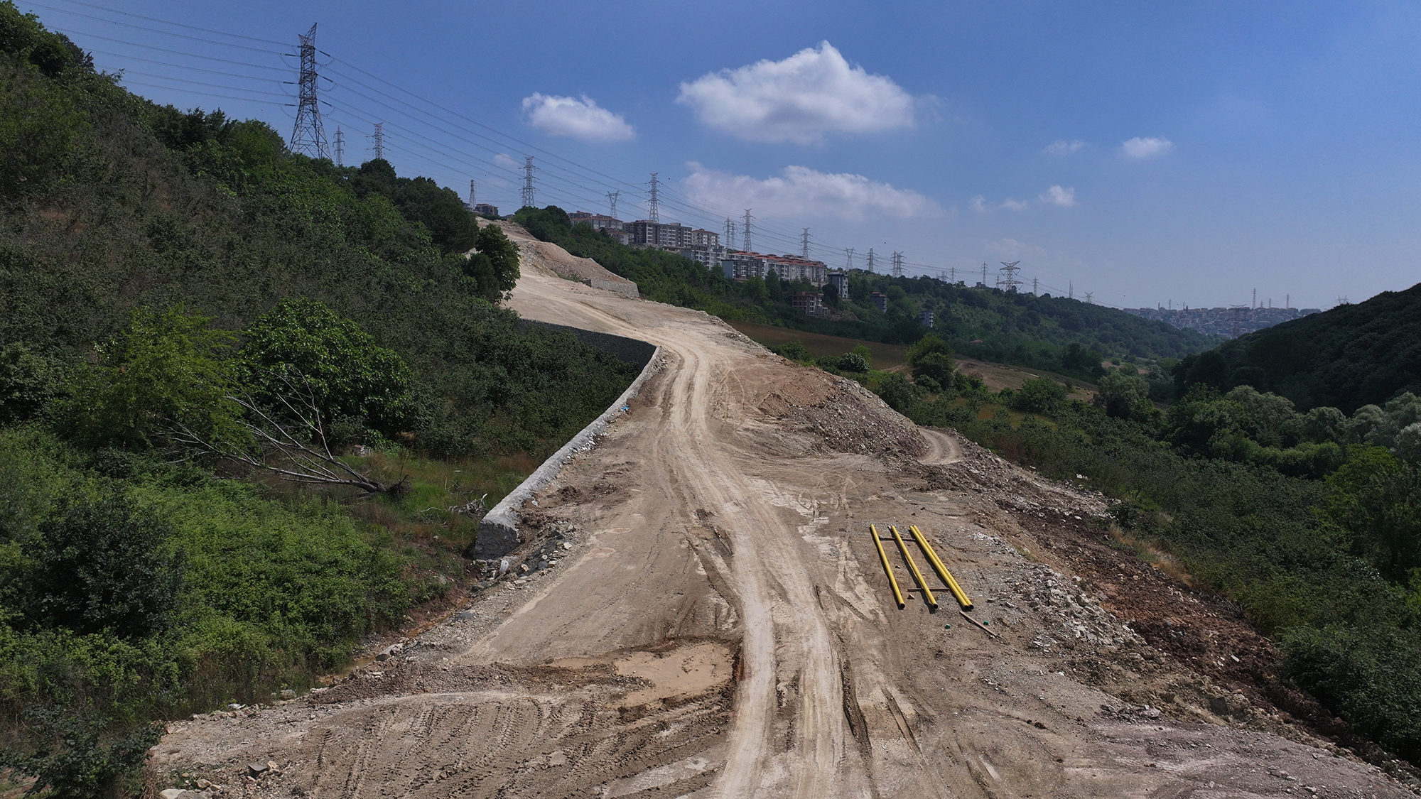 Beşköprü ulaşımı için yepyeni bir döneme adım adım: 14 metrelik istinat duvarı tamam, altyapı bitiyor