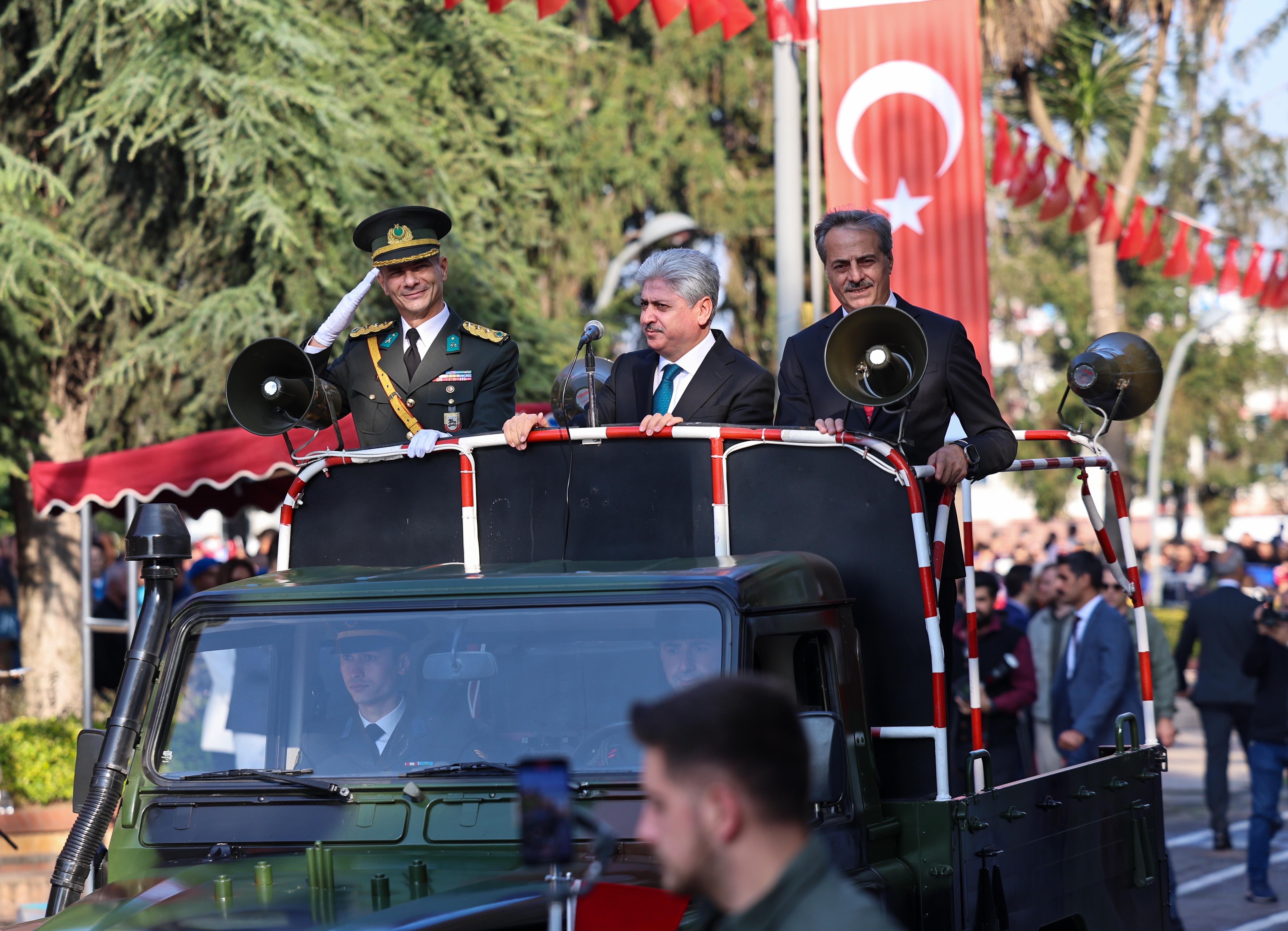 Yusuf Alemdar bulvara sığmayan bayram coşkusuna ortak oldu: “İlelebet nice yüzyıllara…”