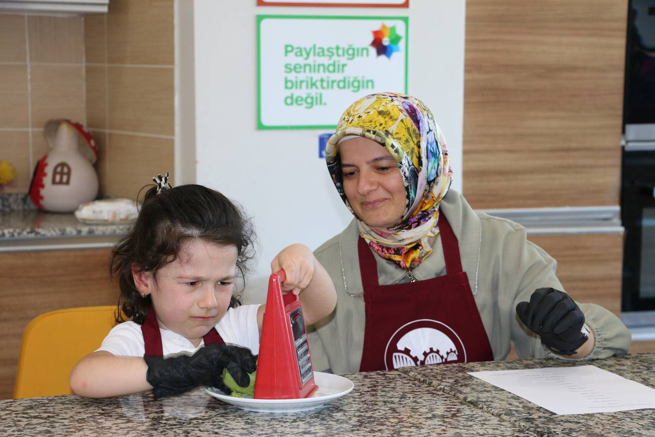 Anneleri ve çocuklar çölyak için farkındalık mesajını ‘glutensiz kreple’ verdi