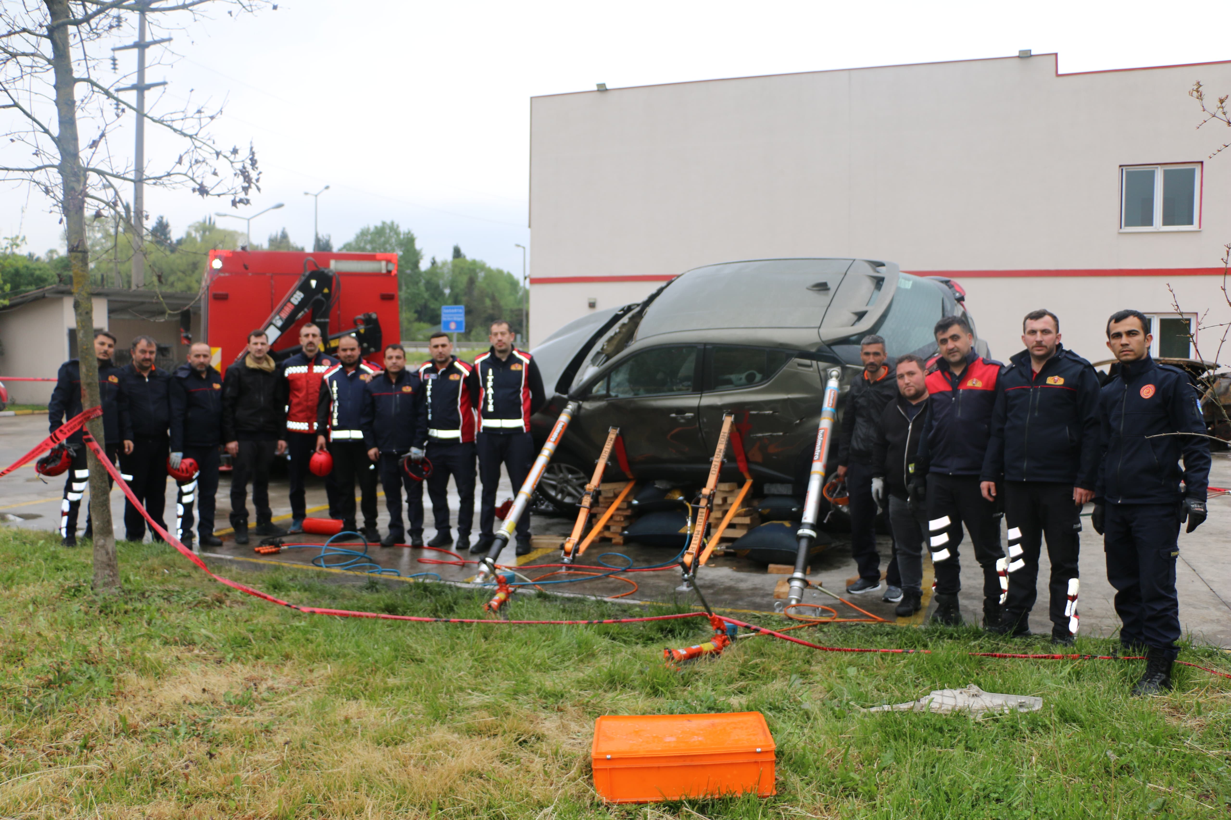 Büyükşehir itfaiyesi eğitimlerle farklı şehirlerin adresi oluyor