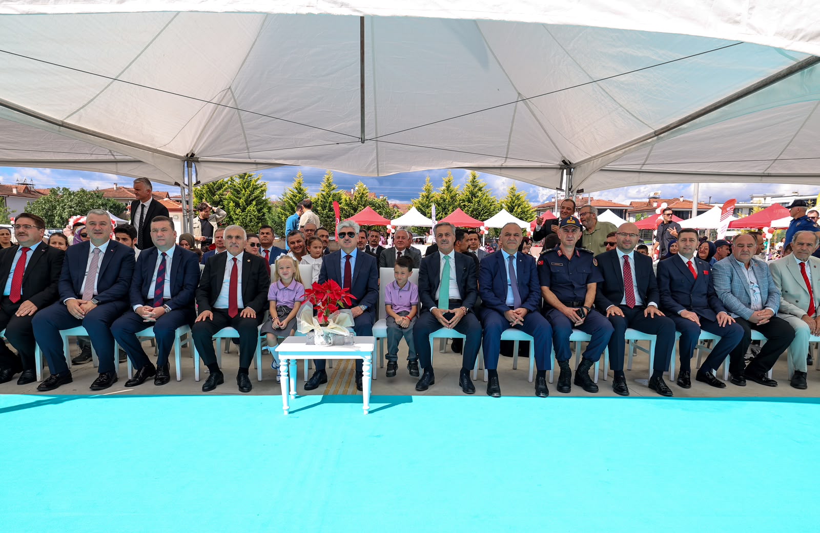 Alemdar, “Evlatlarımızın ve gençlerimizin her zaman, her alanda yanında olacağız”