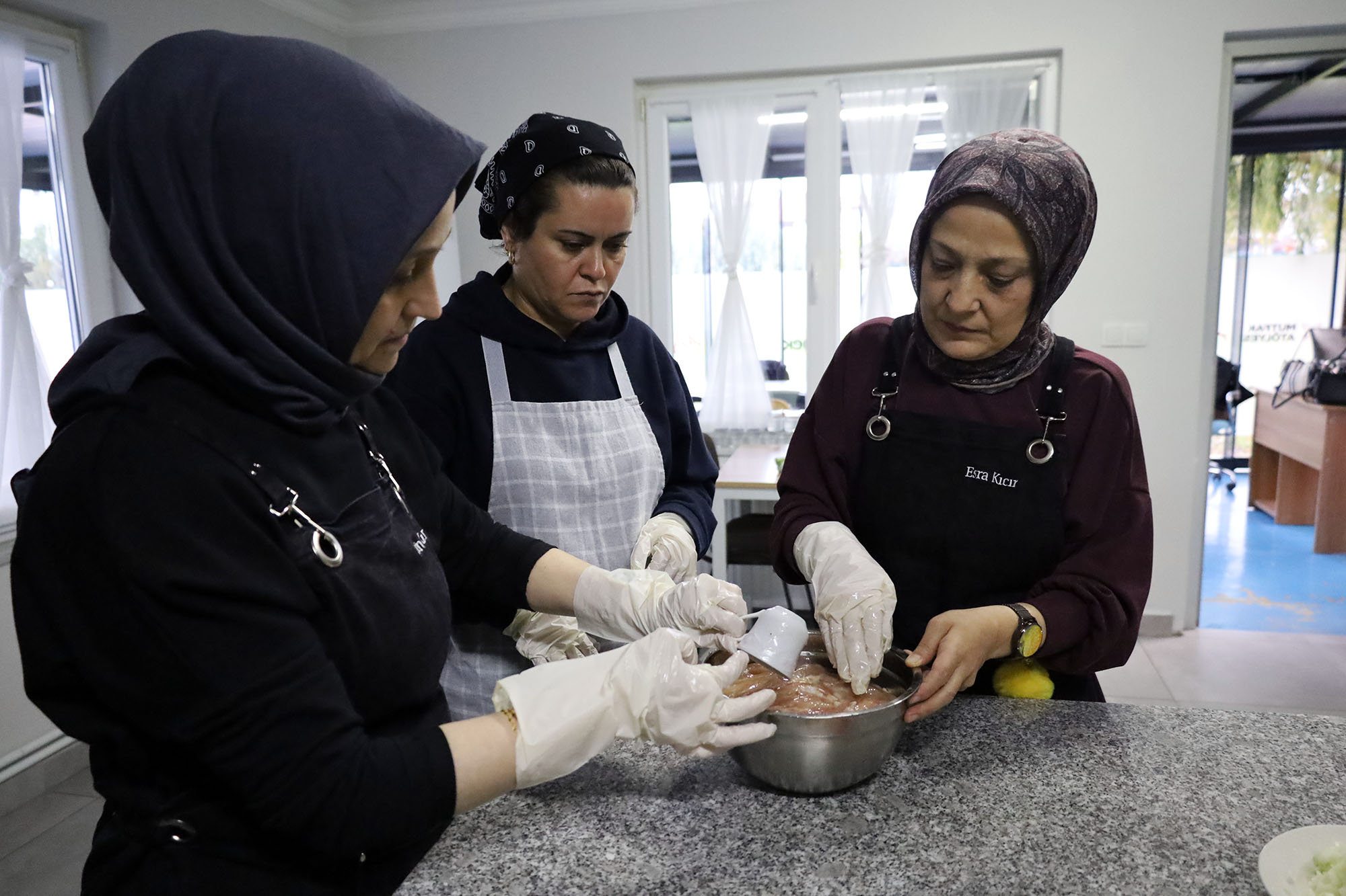 Büyükşehir’den Arifiye’ye profesyonel mutfak atölyesi